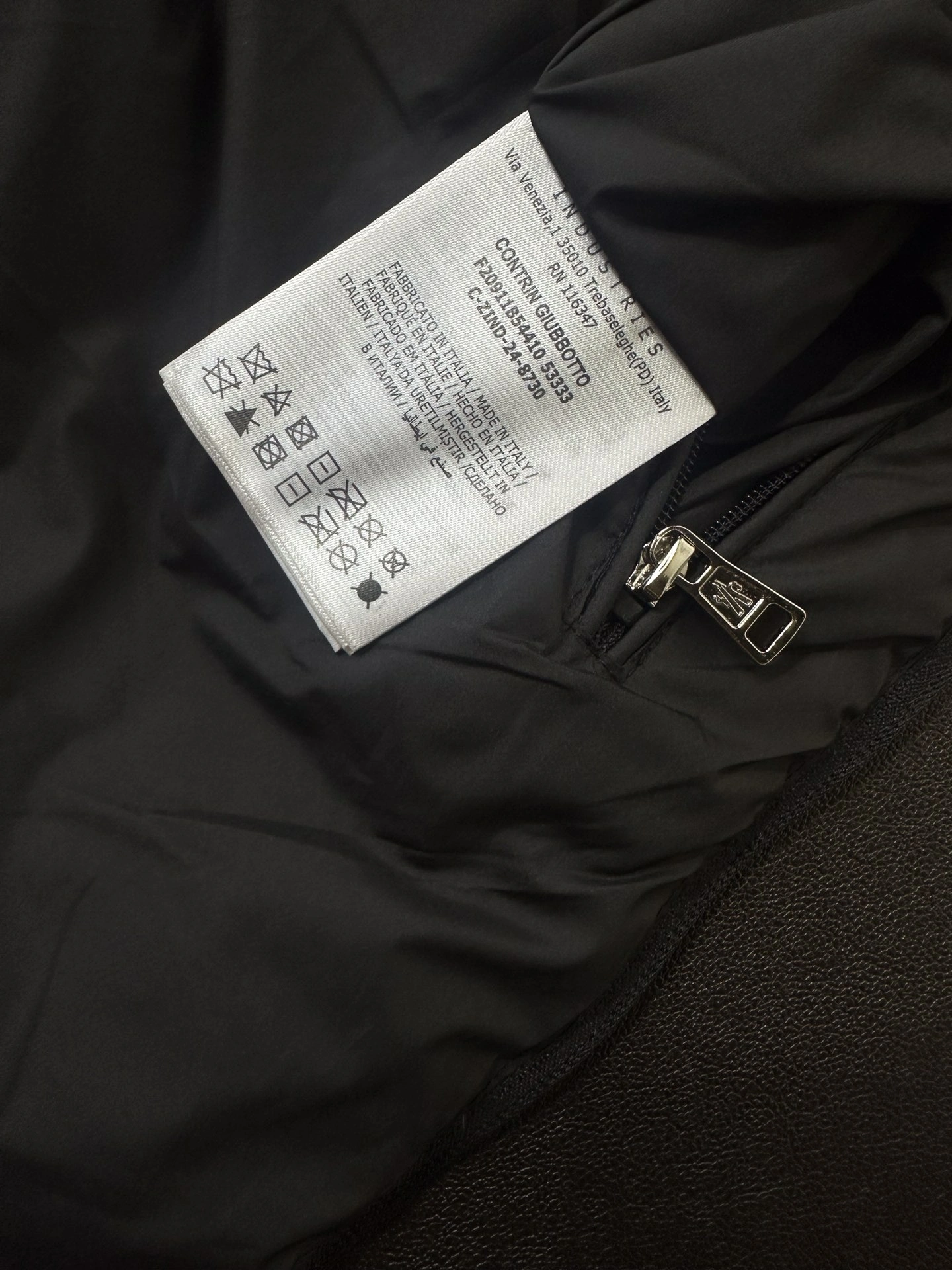 Moncler Down Jackets TimelessDesign 145387