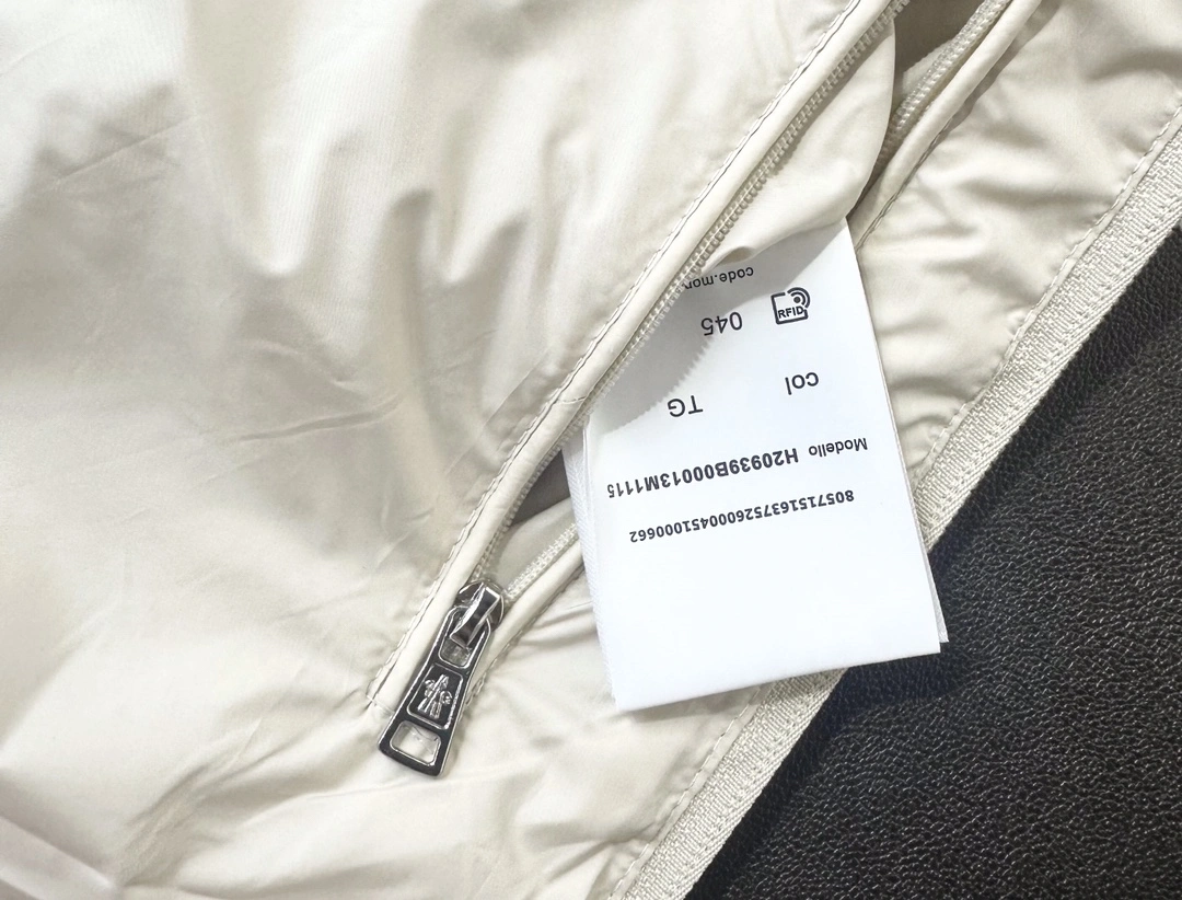 Youthful Moncler Down Jackets 145385