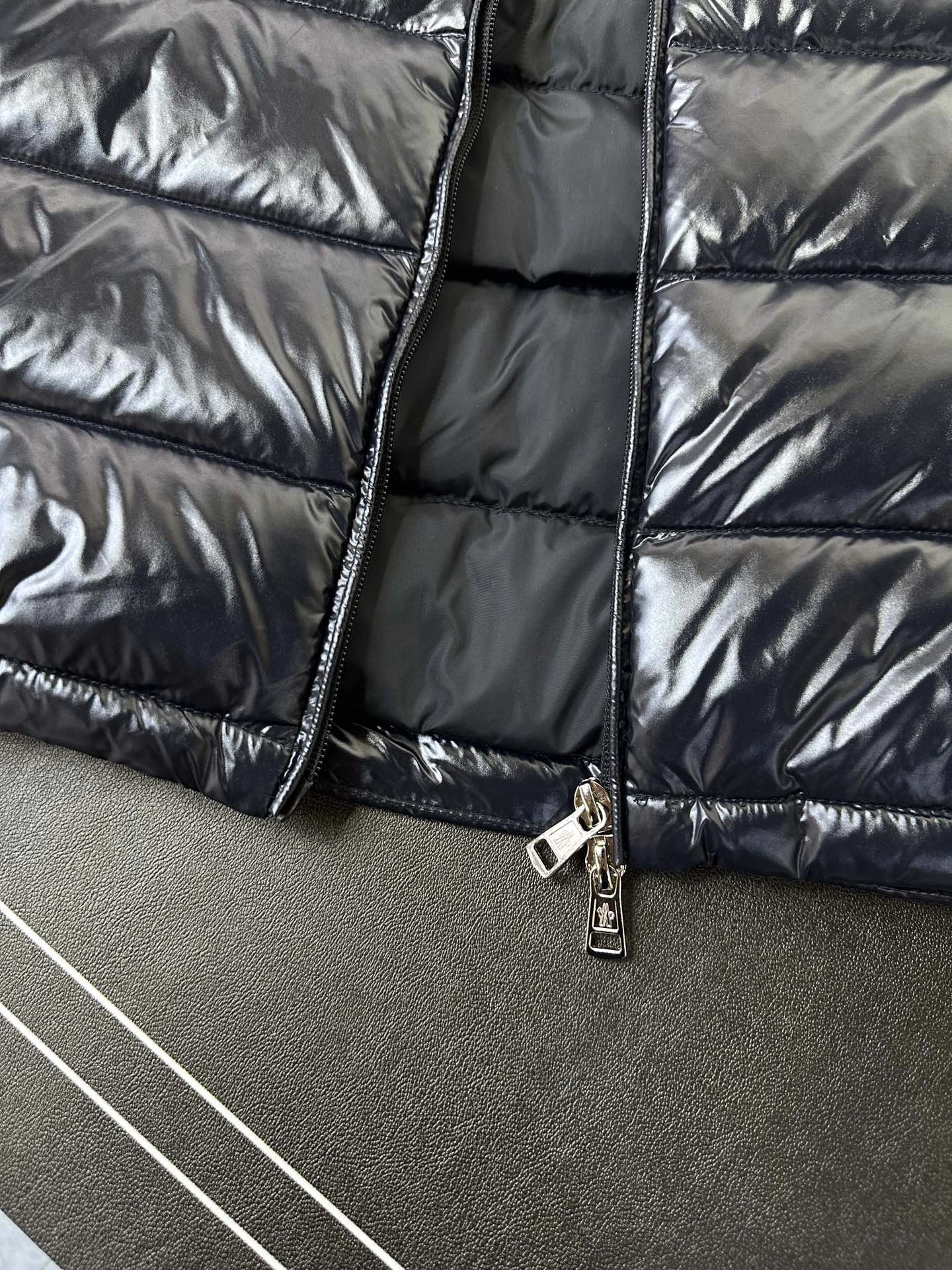 Moncler Down Jackets Compact 145380