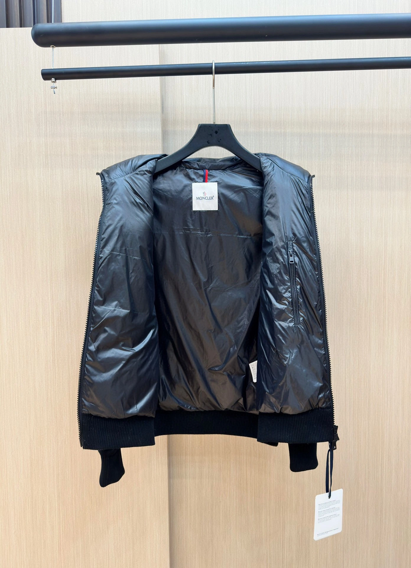 Moncler Down Jackets Sporty 145357