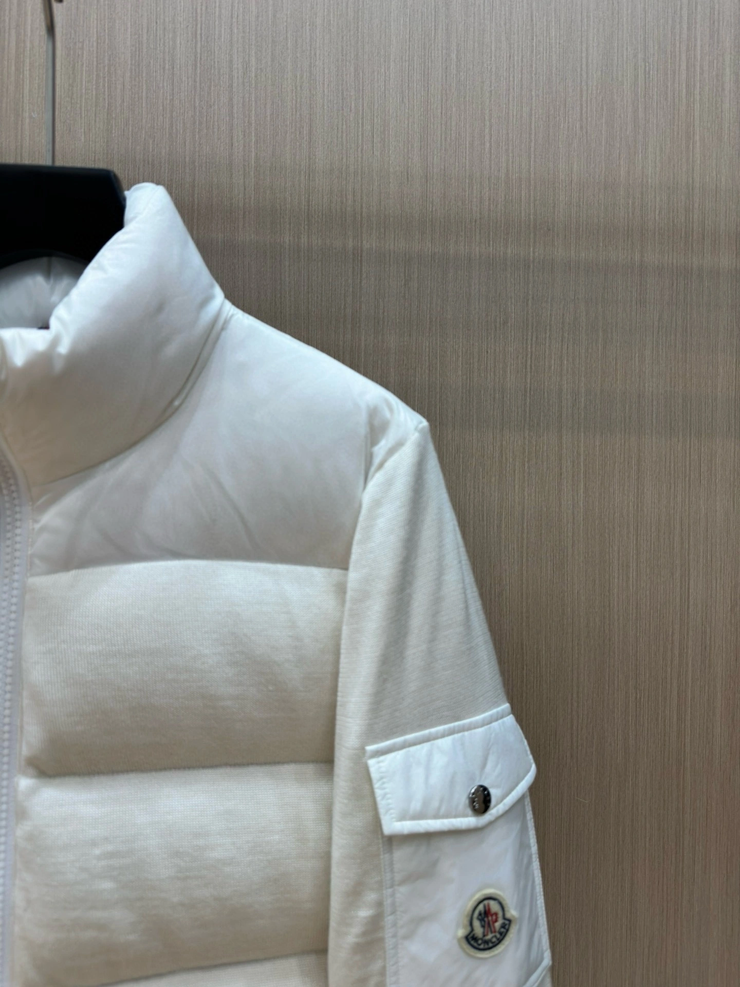 Moncler Down Jackets Sporty 145357