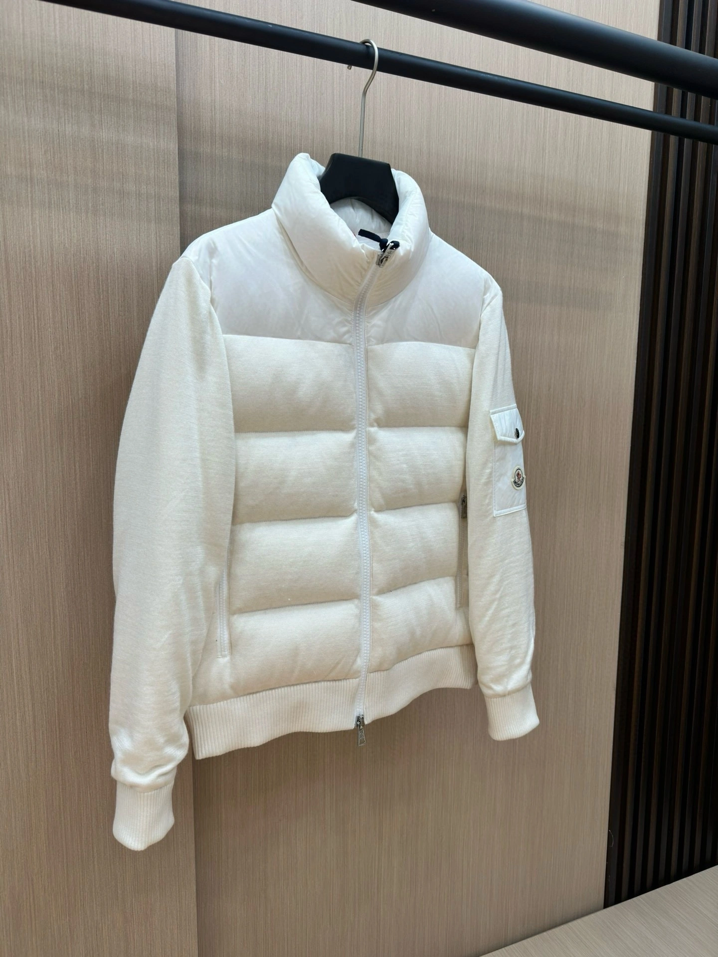 Moncler Down Jackets Sporty 145357