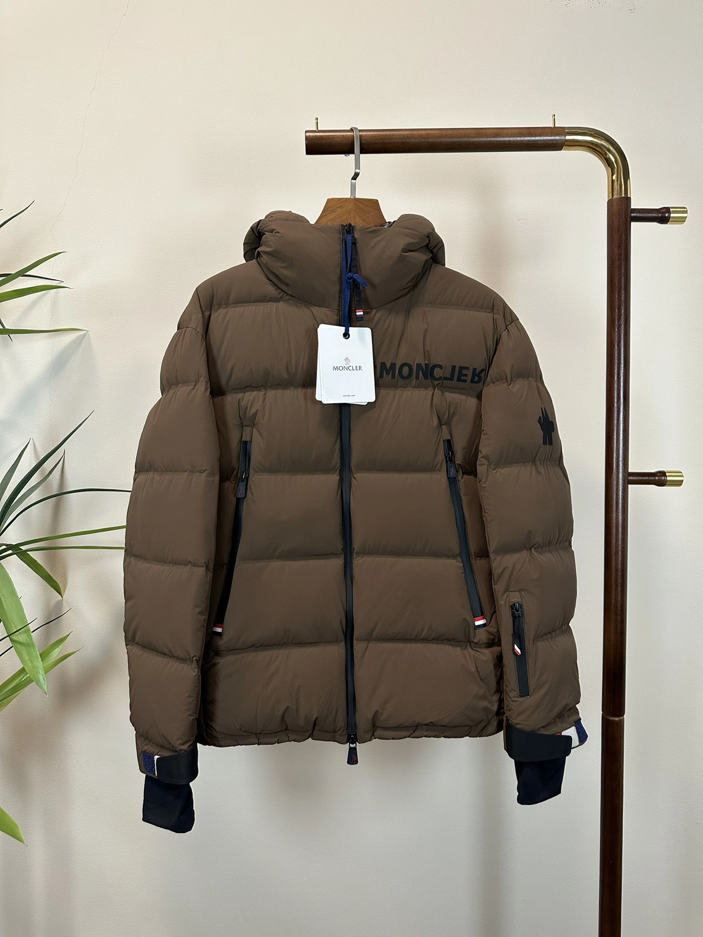 Moncler Down Jackets OnTrend 145361