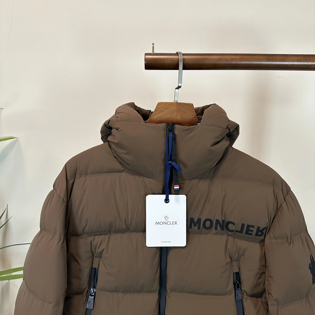 Moncler Down Jackets OnTrend 145361