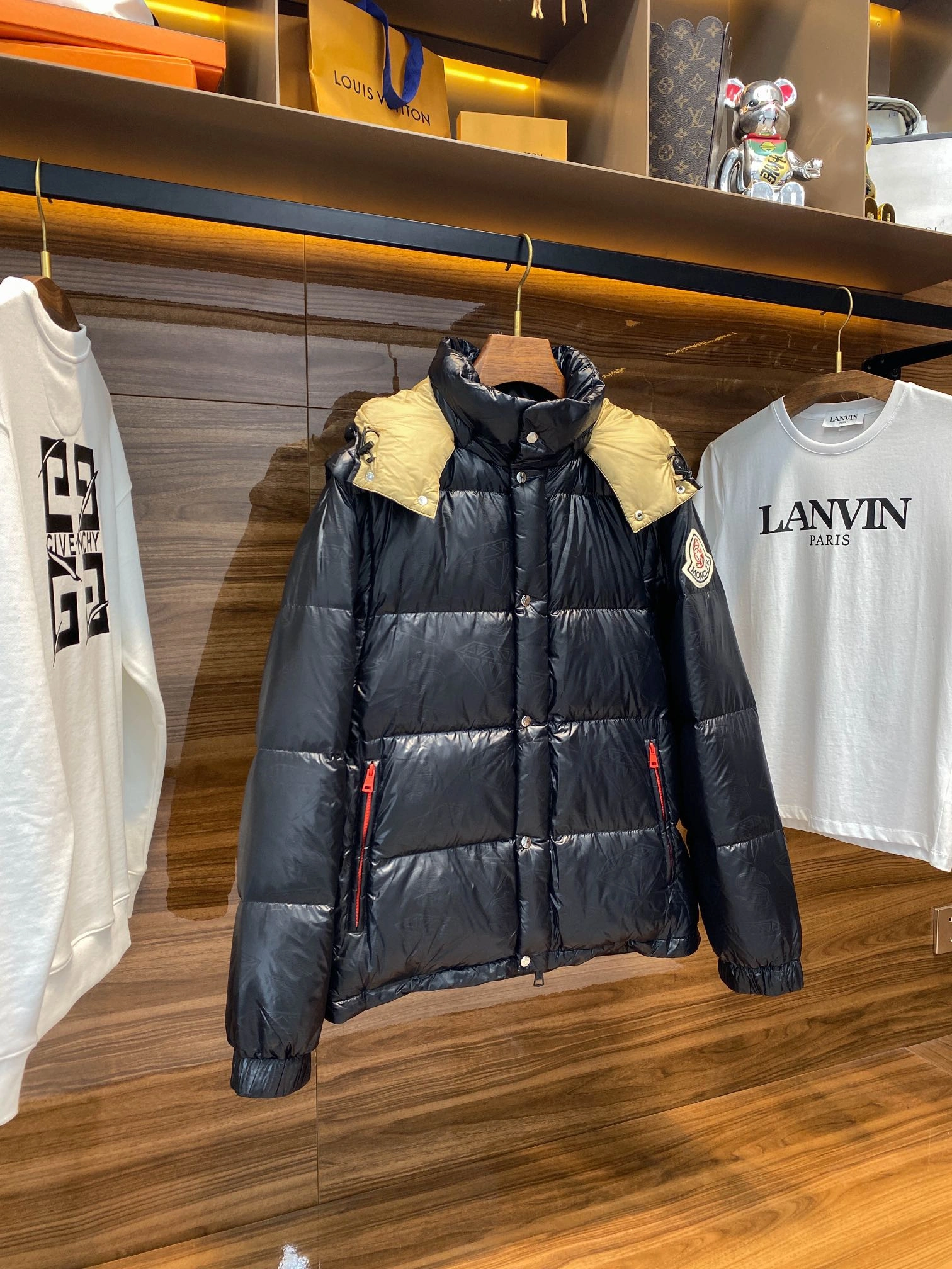 Moncler Down Jackets TravelReady 145360