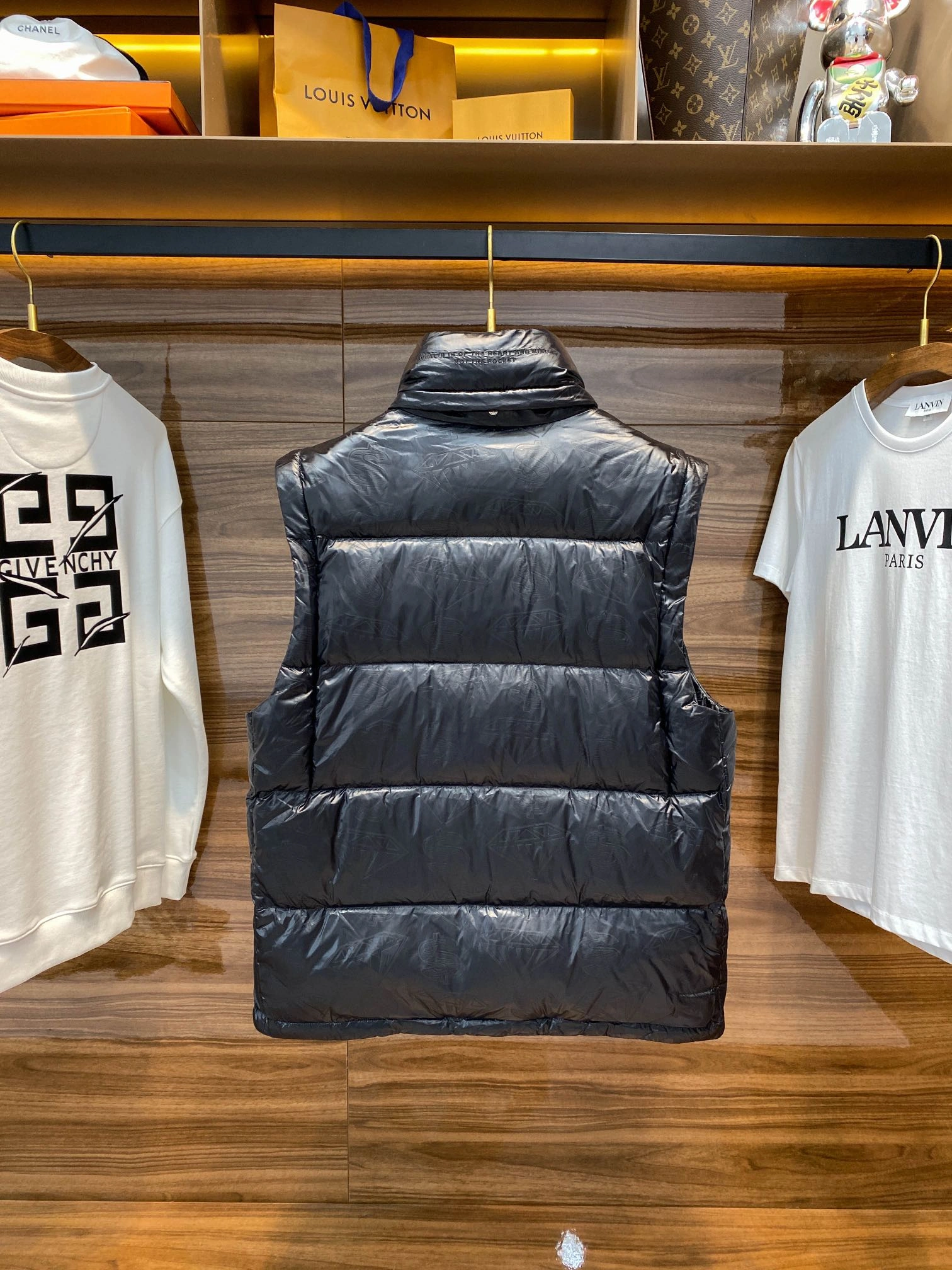 Moncler Down Jackets TravelReady 145360