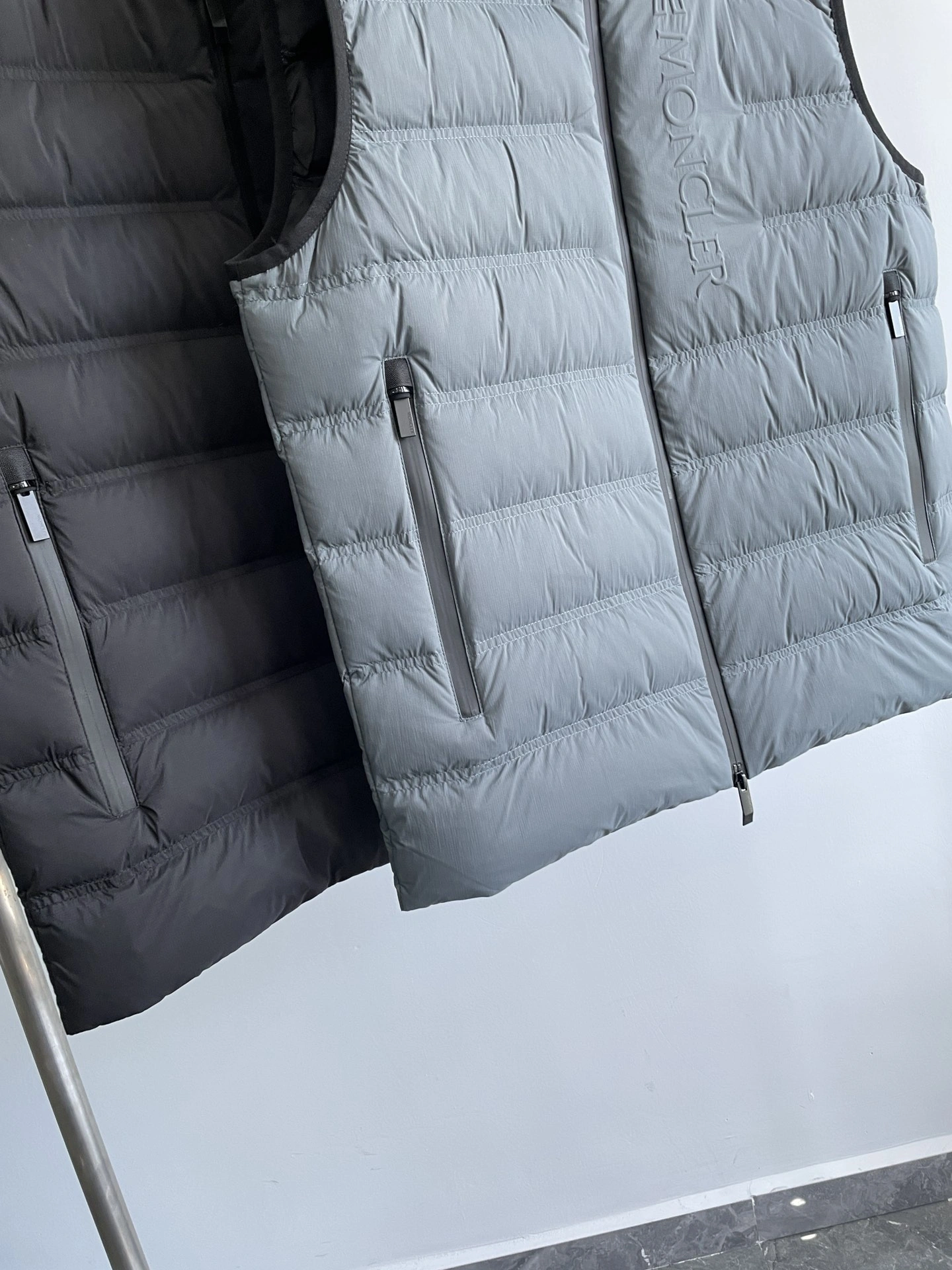 Flexible Moncler Down Jackets 145359