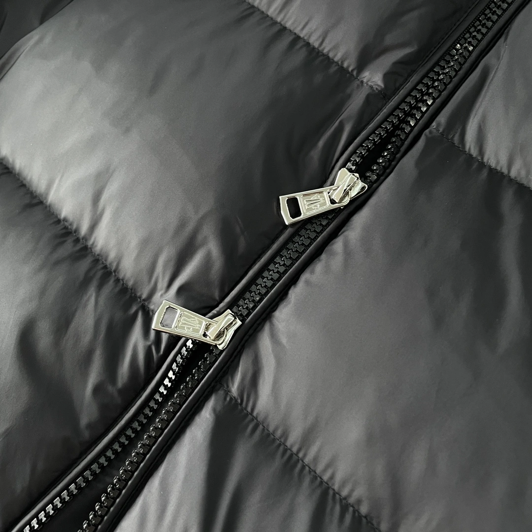 Moncler Down Jackets Popular 145370