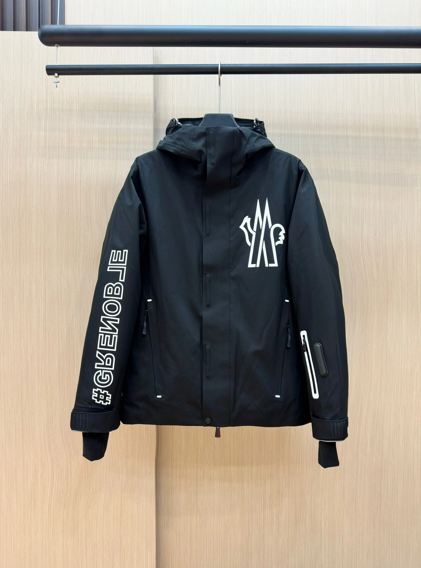 Moncler Down Jackets WellDesigned 145348