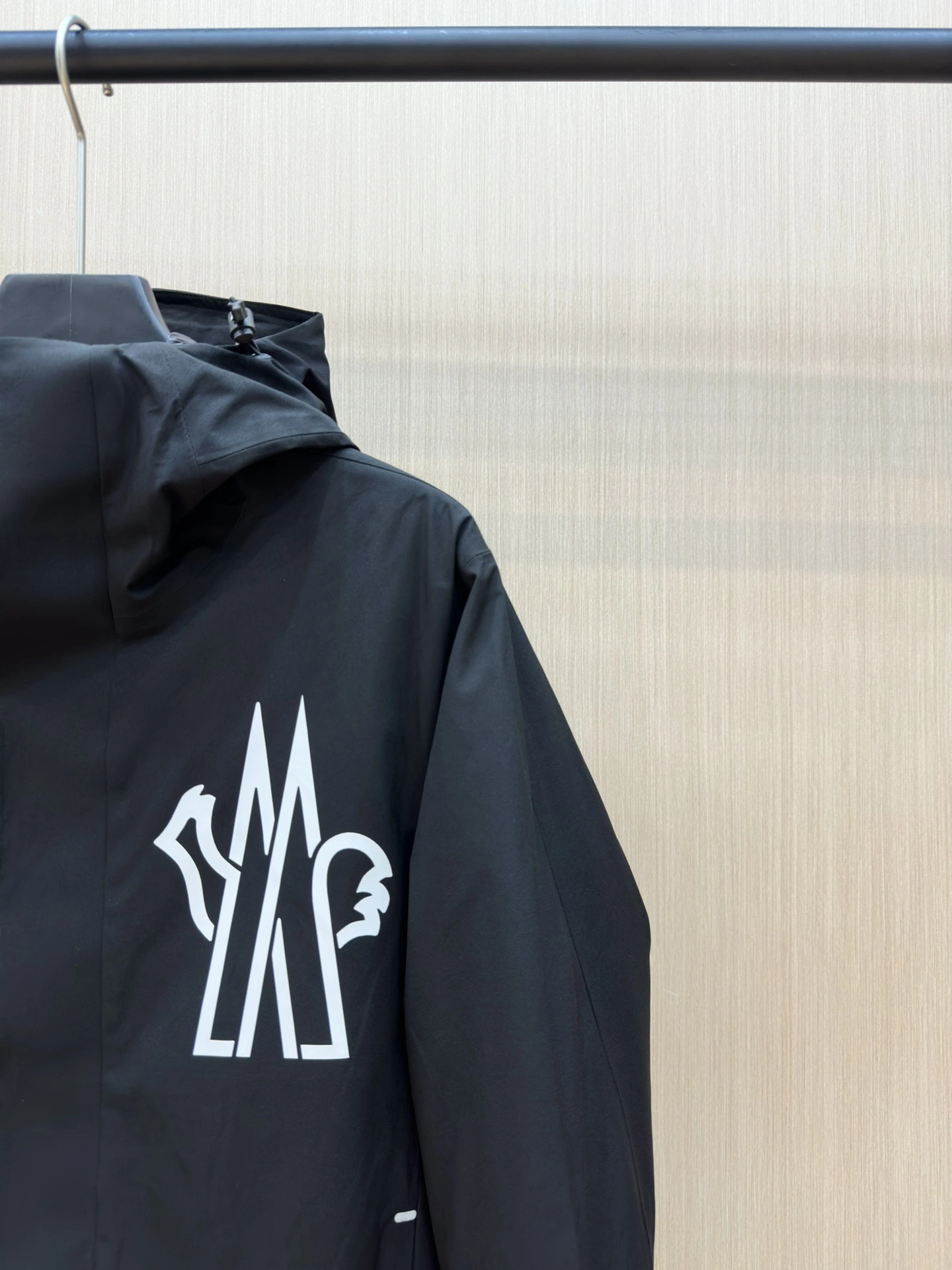 Moncler Down Jackets WellDesigned 145348