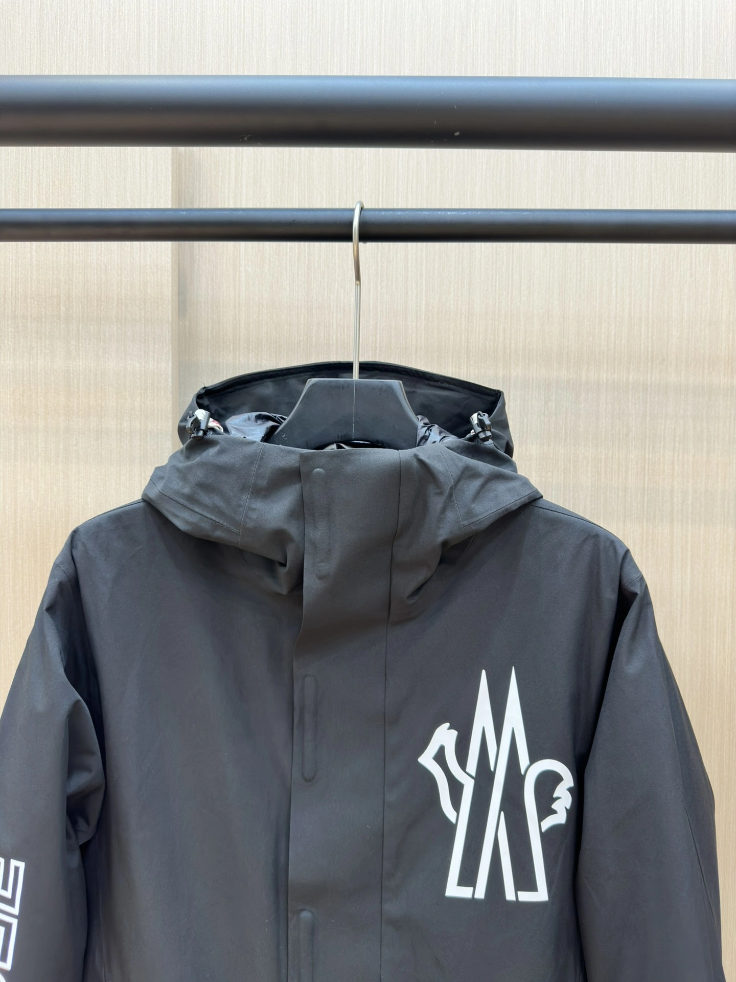 Moncler Down Jackets WellDesigned 145348