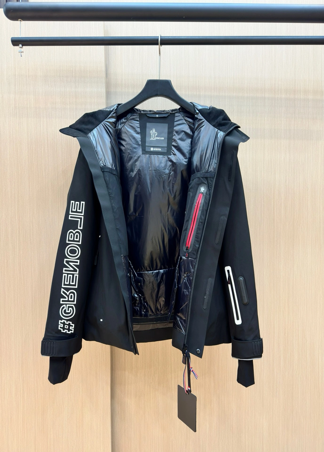 Moncler Down Jackets WellDesigned 145348
