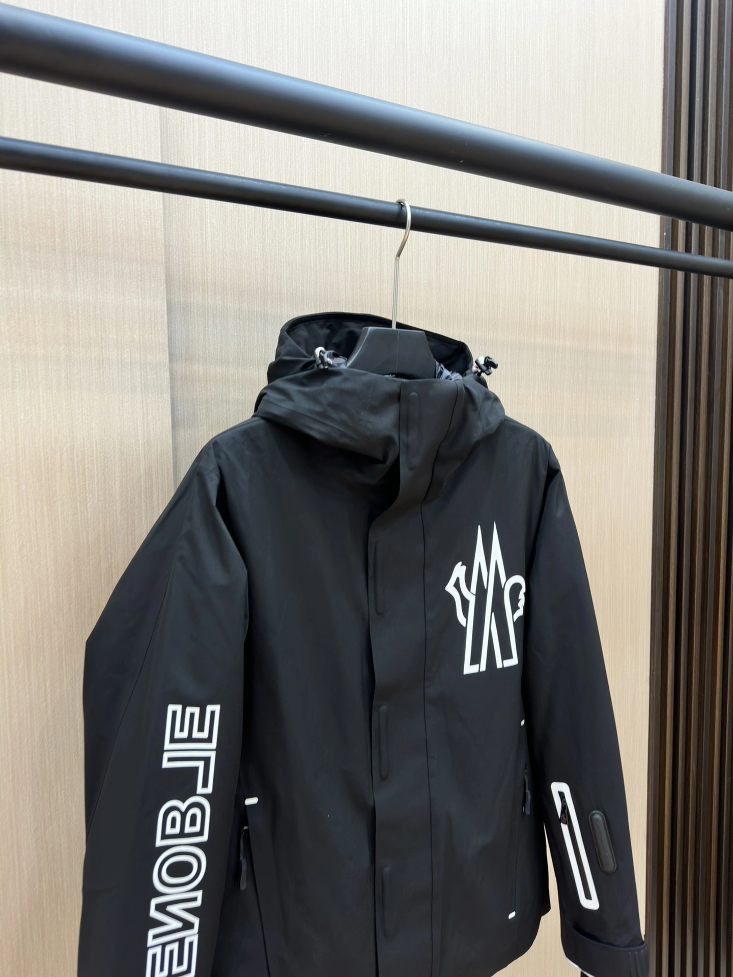 Moncler Down Jackets WellDesigned 145348