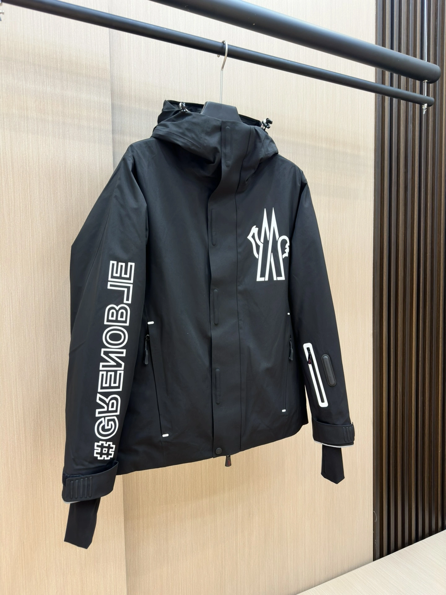 Moncler Down Jackets WellDesigned 145348