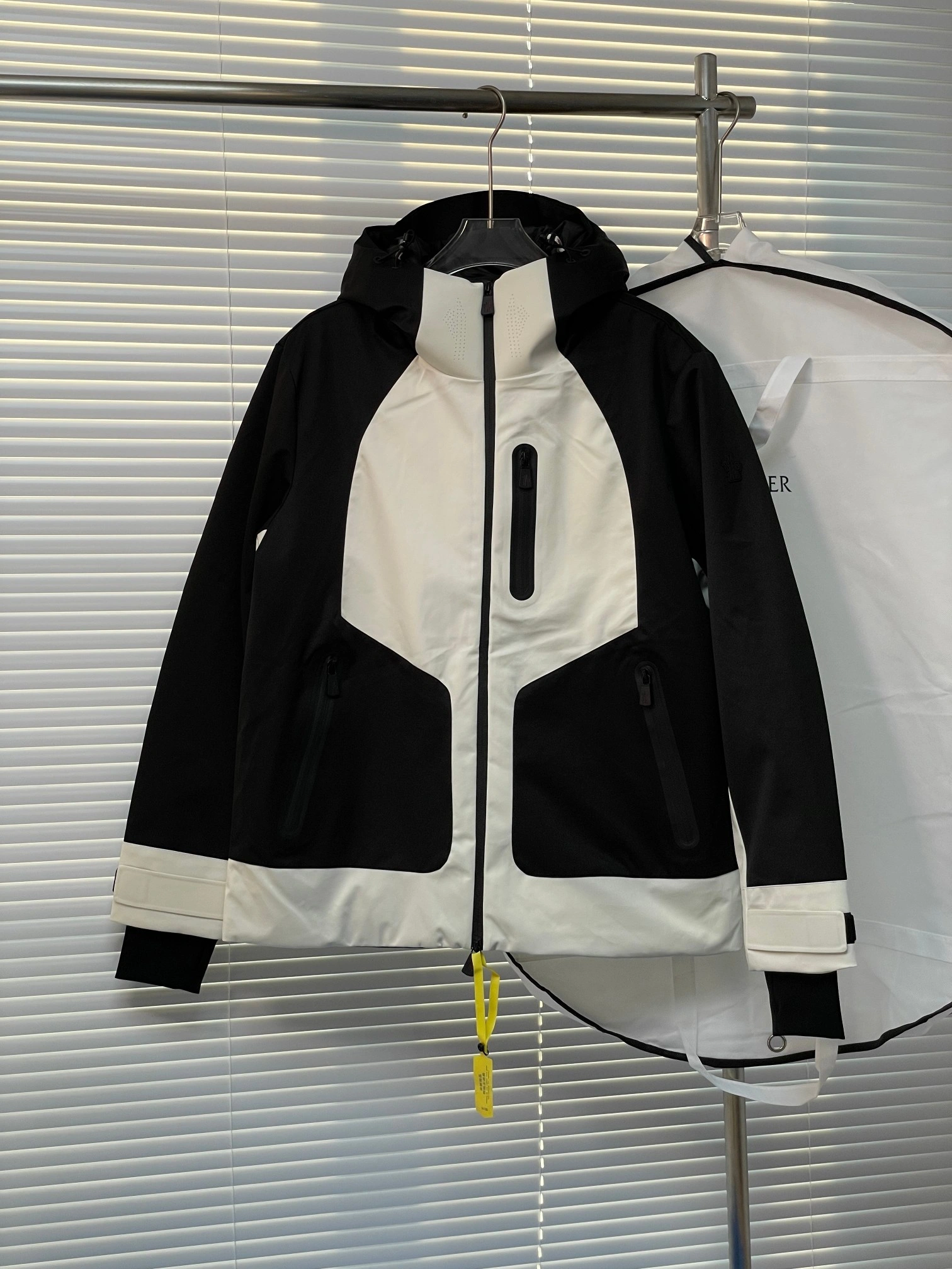 Affordable Moncler Down Jackets 145347