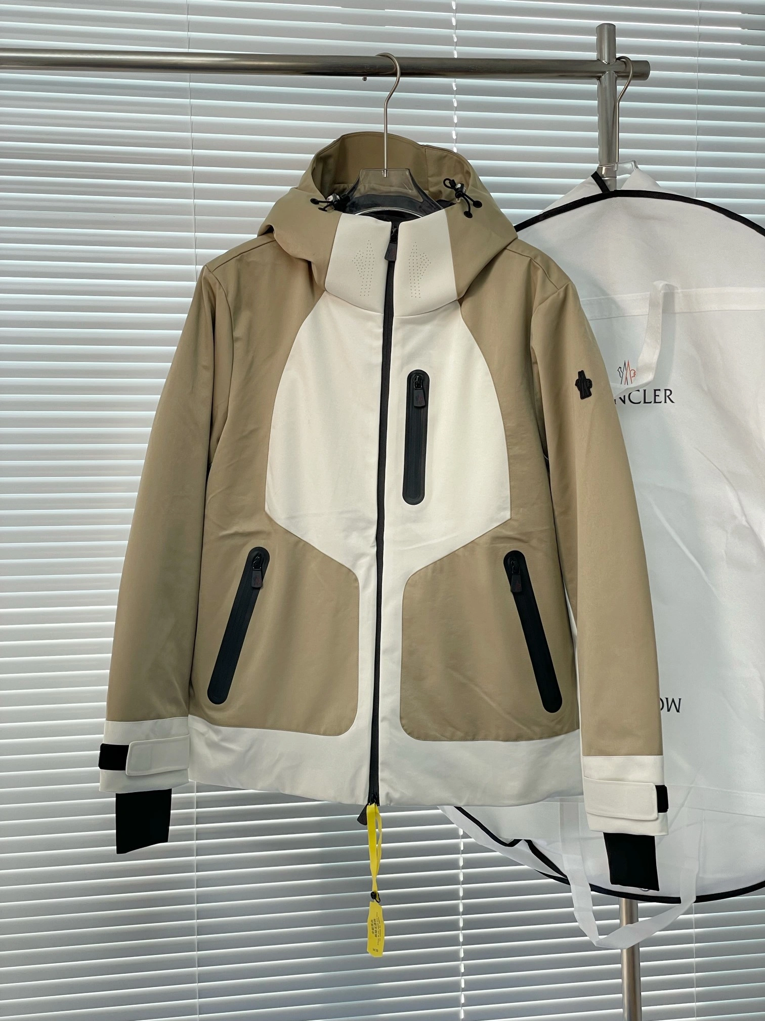 Moncler Down Jackets MultiPurpose 145378