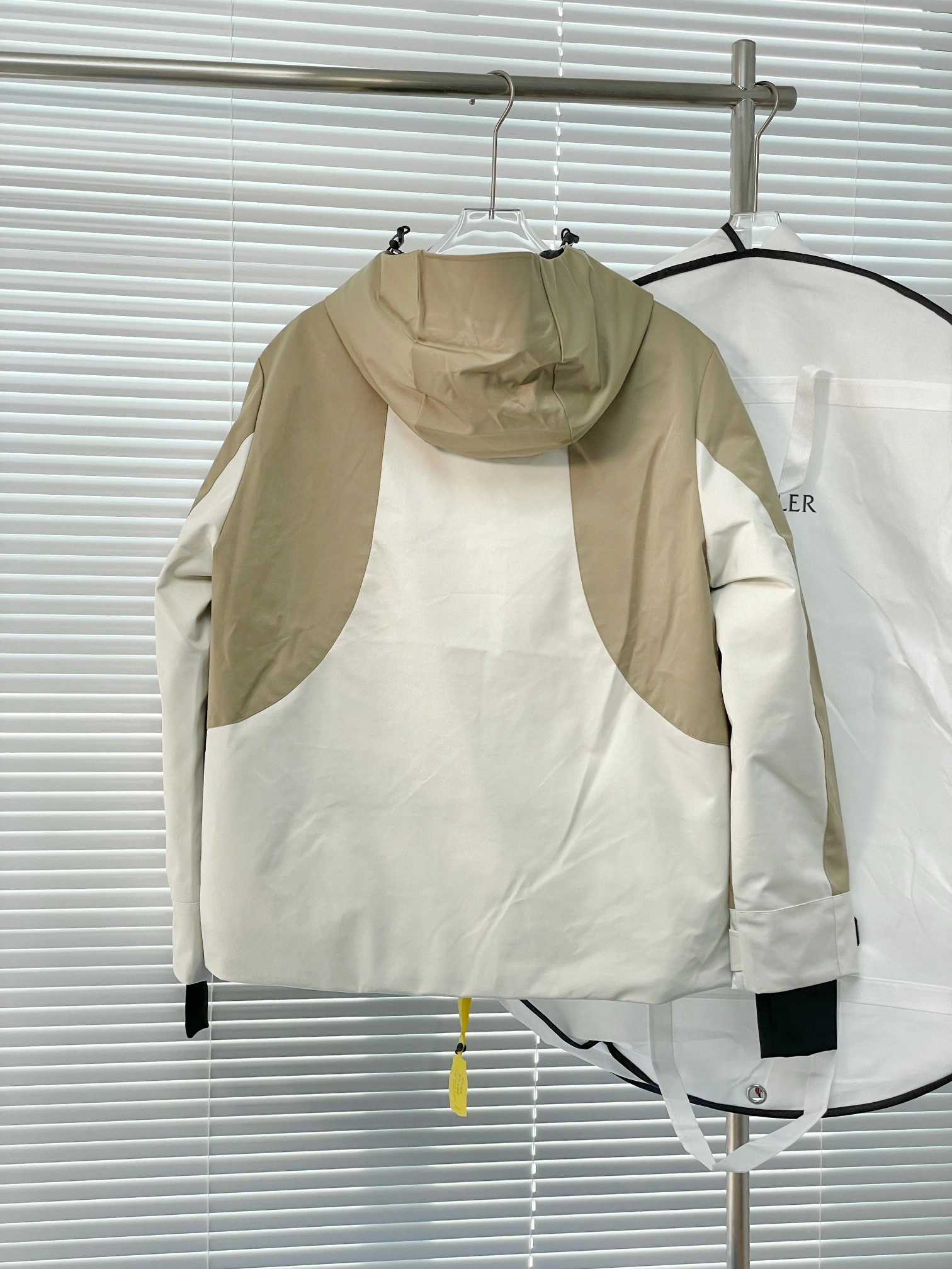 Moncler Down Jackets MultiPurpose 145378