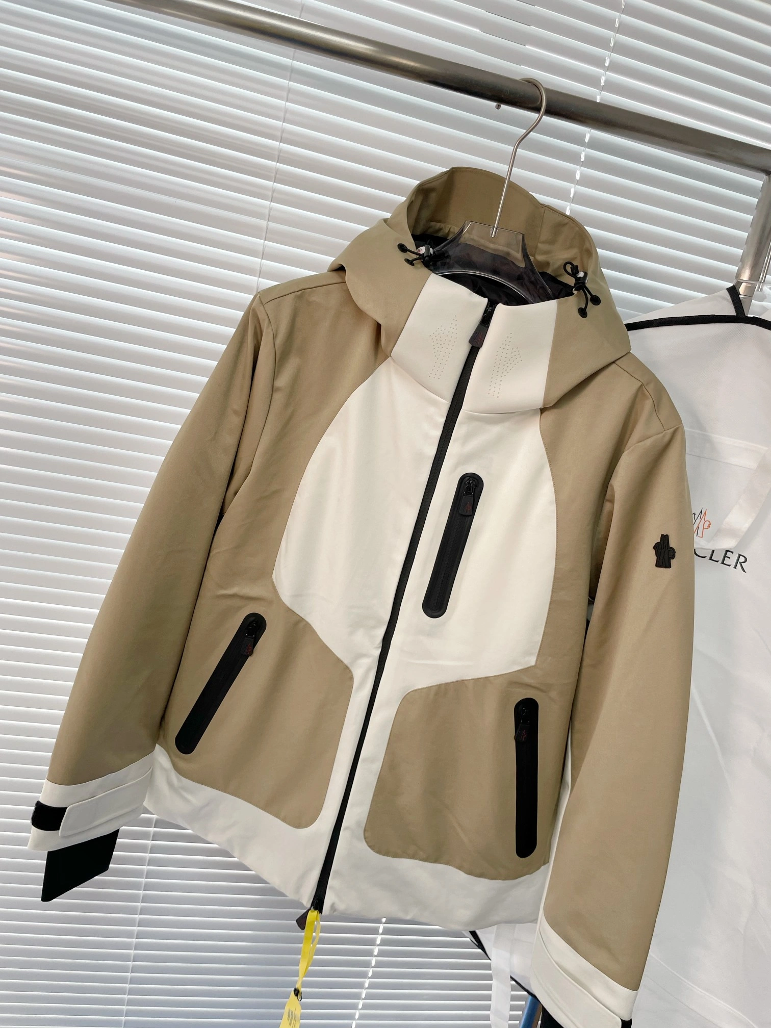 Moncler Down Jackets MultiPurpose 145378