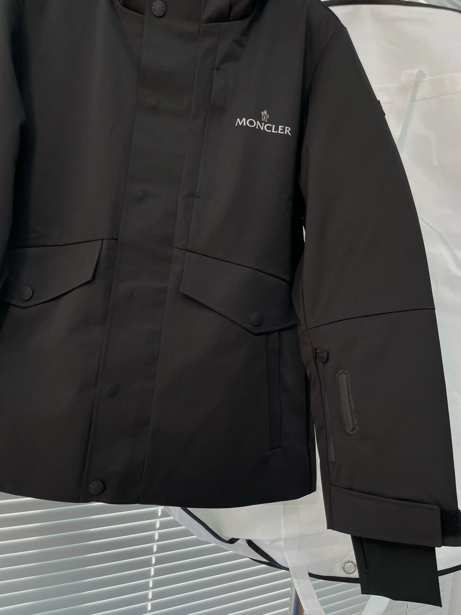 Moncler Down Jackets Flexible 145344