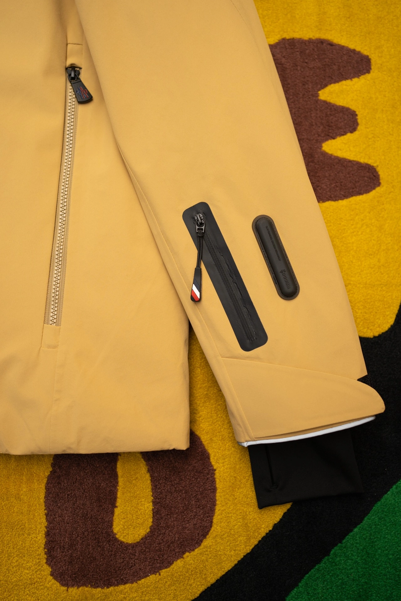 Moncler Down Jackets OnTrend 145343