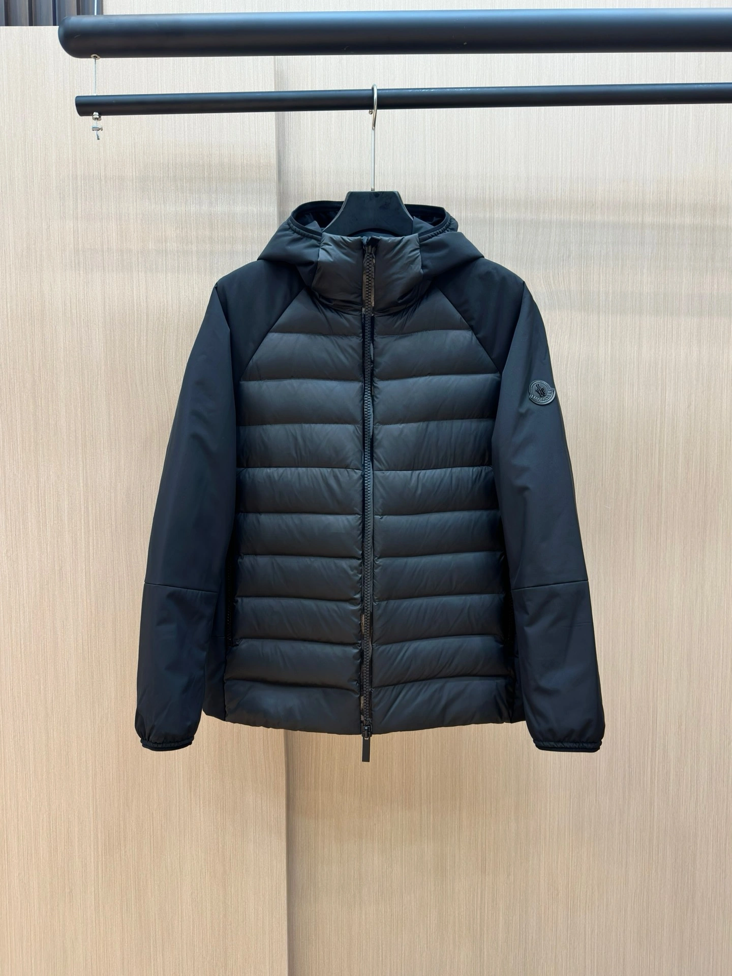 Moncler Down Jackets Trendsetting 145340