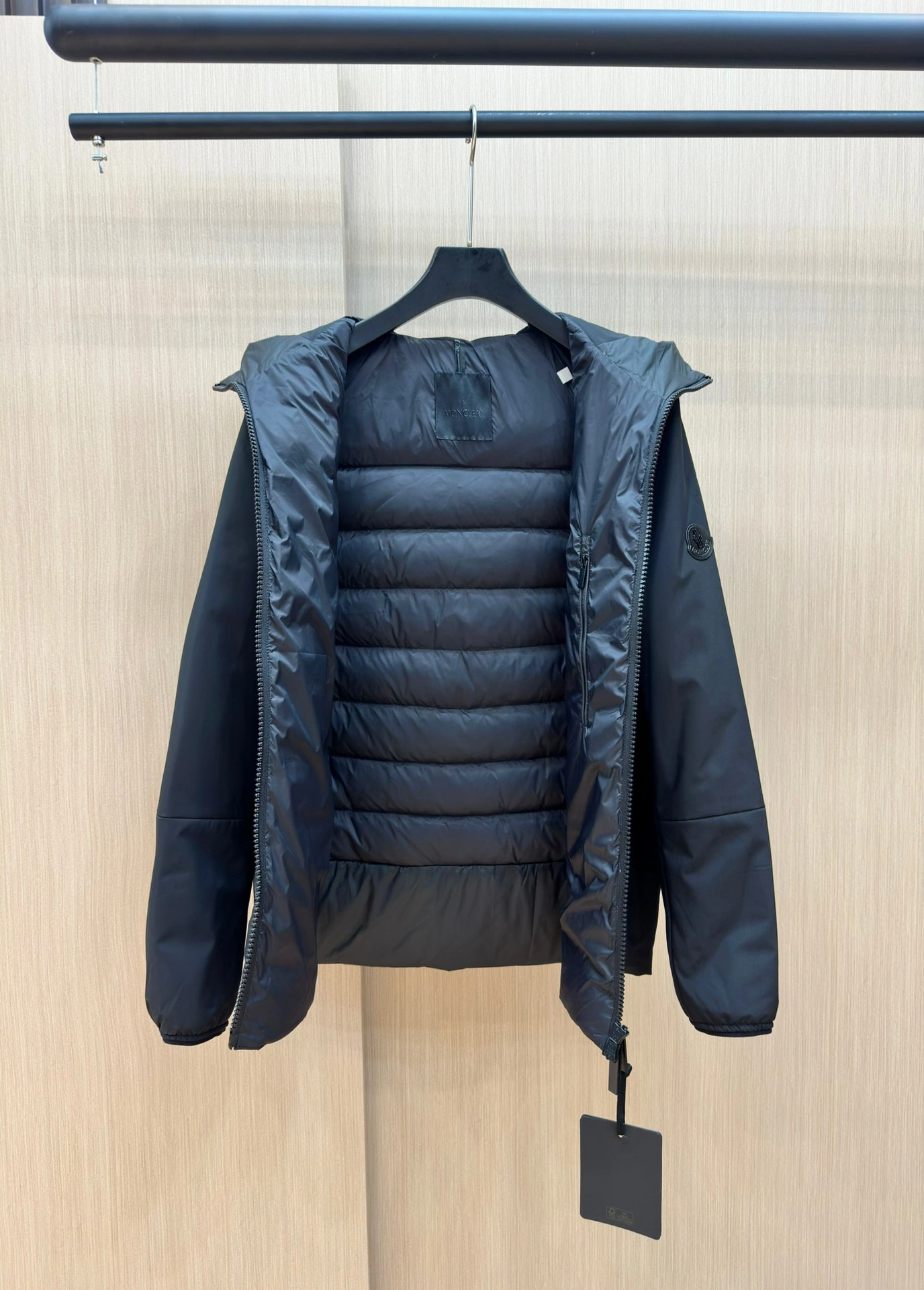 Moncler Down Jackets Trendsetting 145340