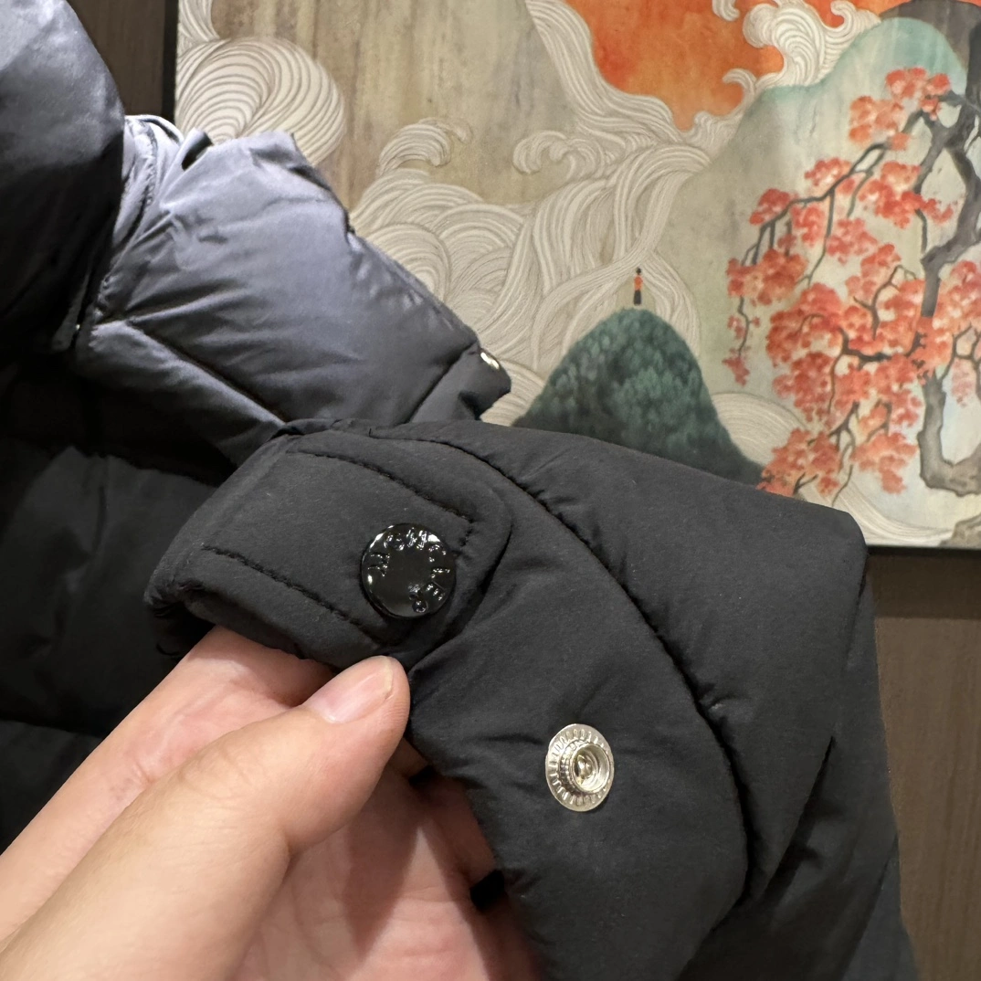 SmoothTexture Moncler Down Jackets 145333