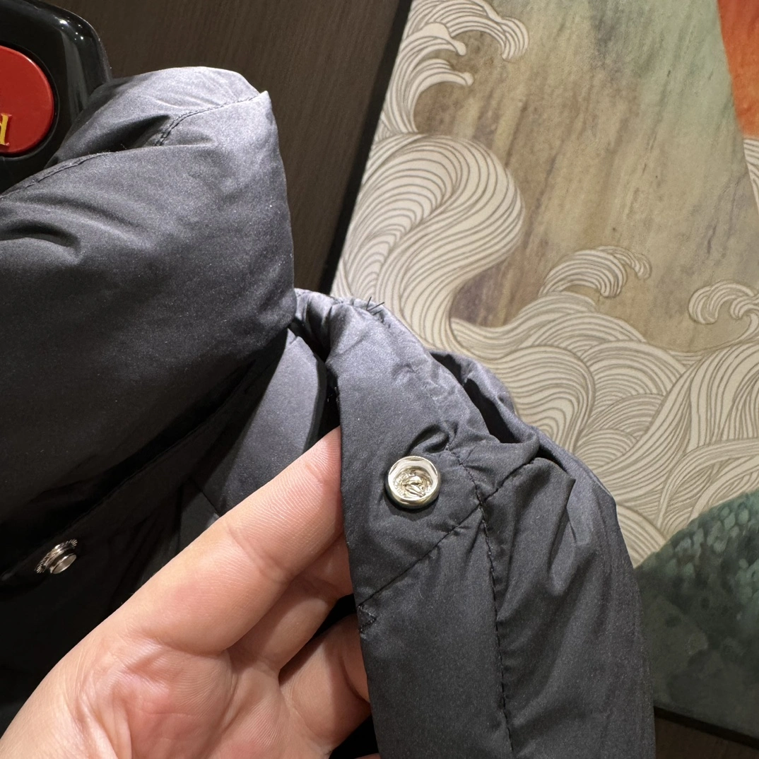 SmoothTexture Moncler Down Jackets 145333
