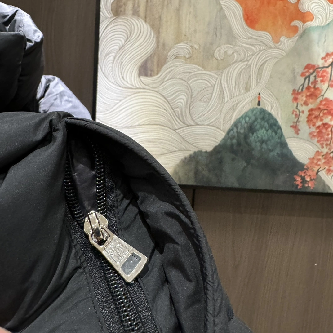 SmoothTexture Moncler Down Jackets 145333