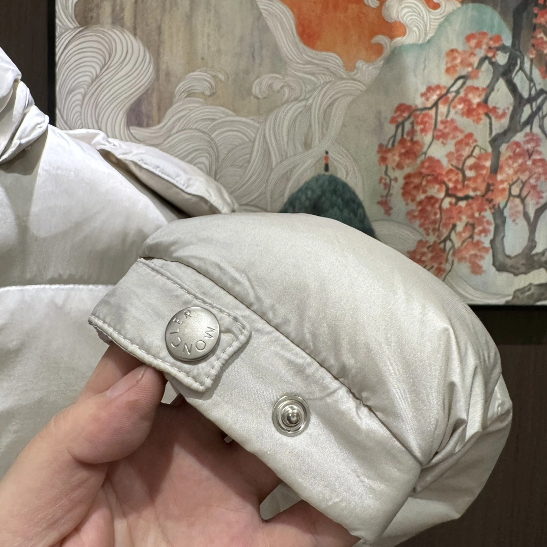 Moncler Down Jackets Fashionable 145337