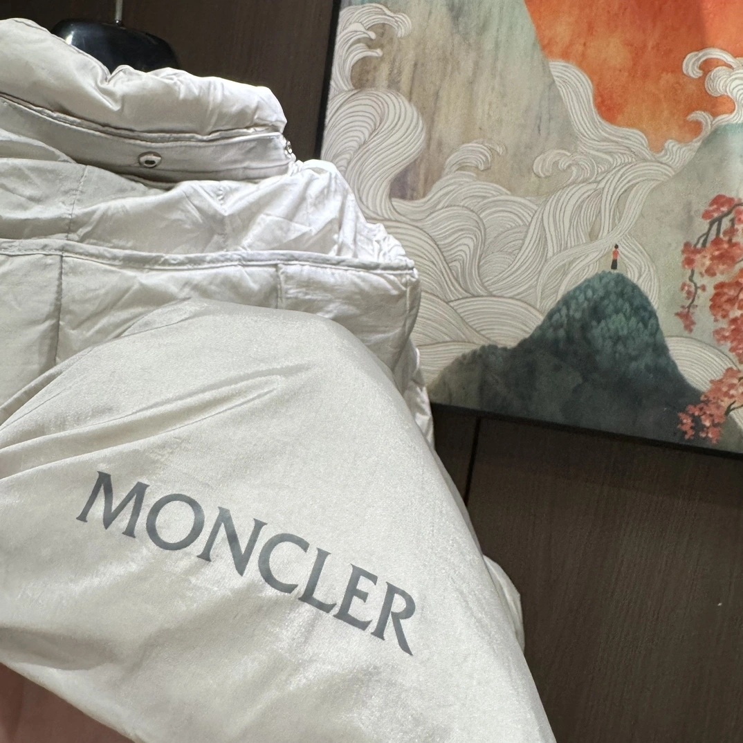 Moncler Down Jackets Fashionable 145337