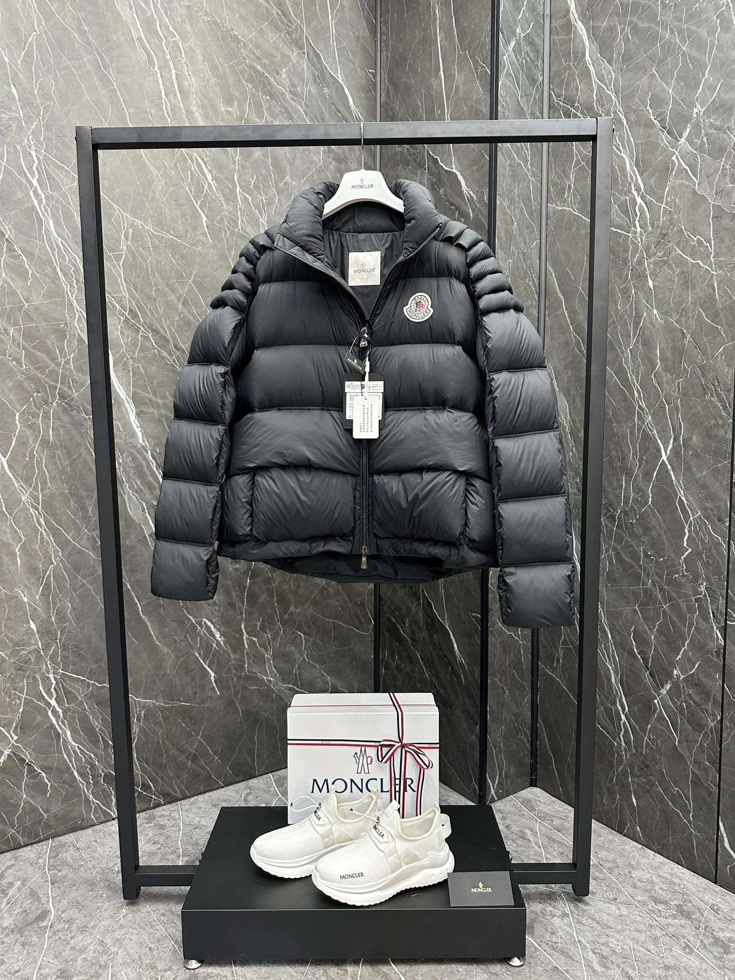 Moncler Down Jackets Comfortable 145331
