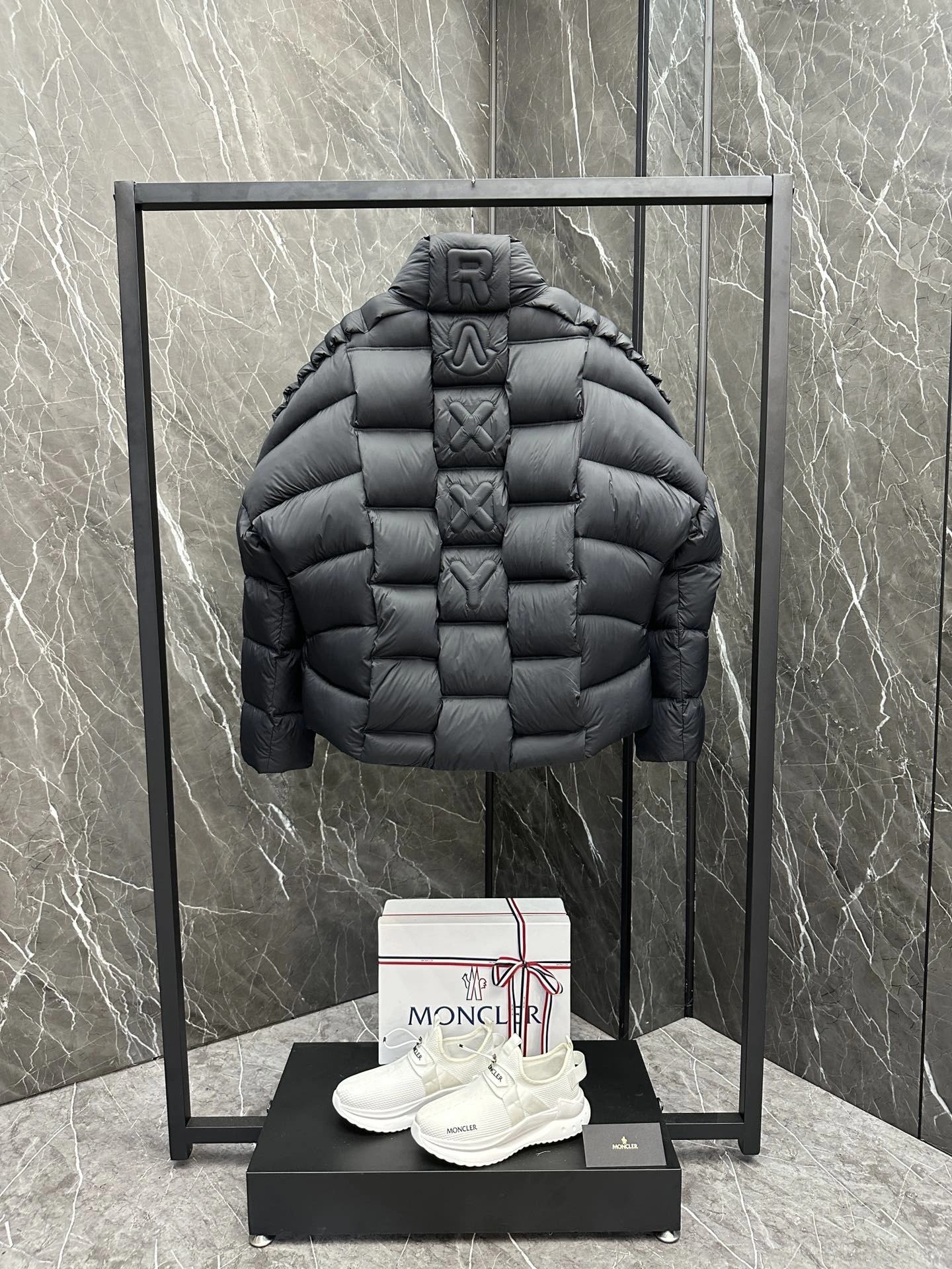 Moncler Down Jackets Comfortable 145331