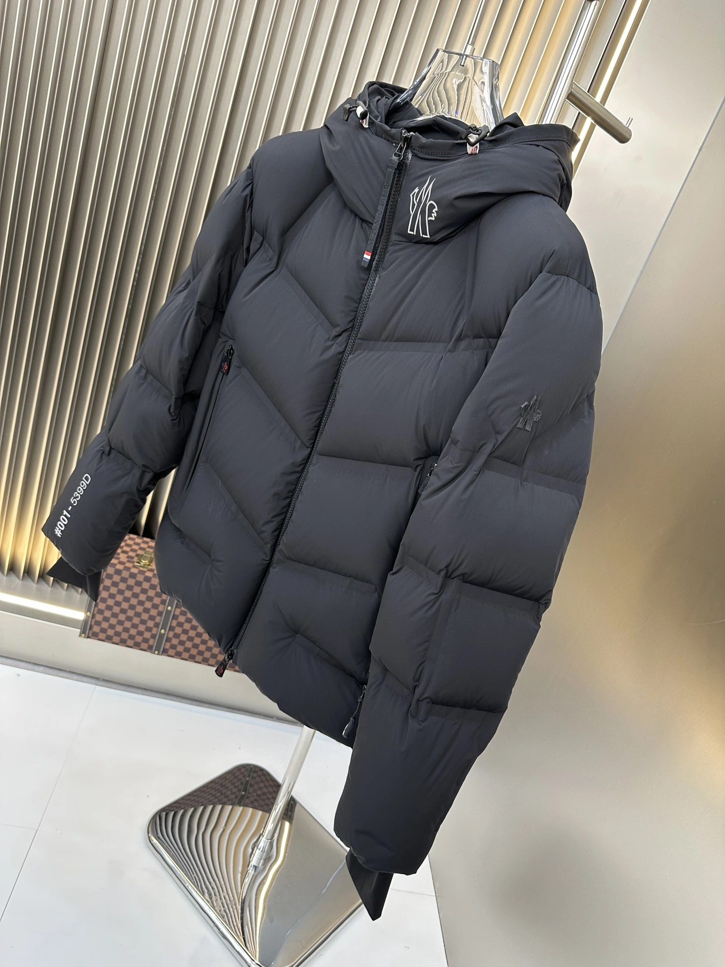 Moncler Down Jackets TravelReady 145317