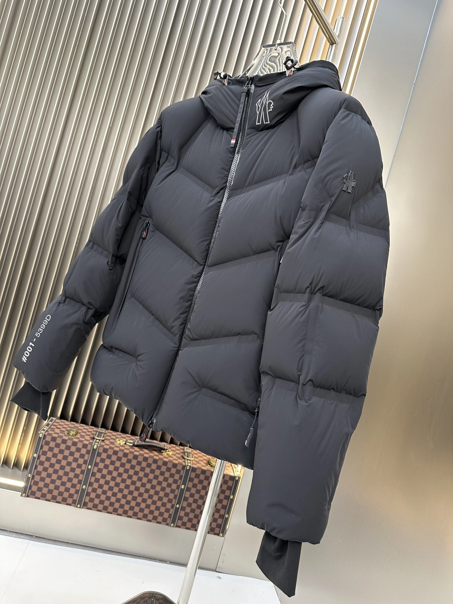 Moncler Down Jackets TravelReady 145317