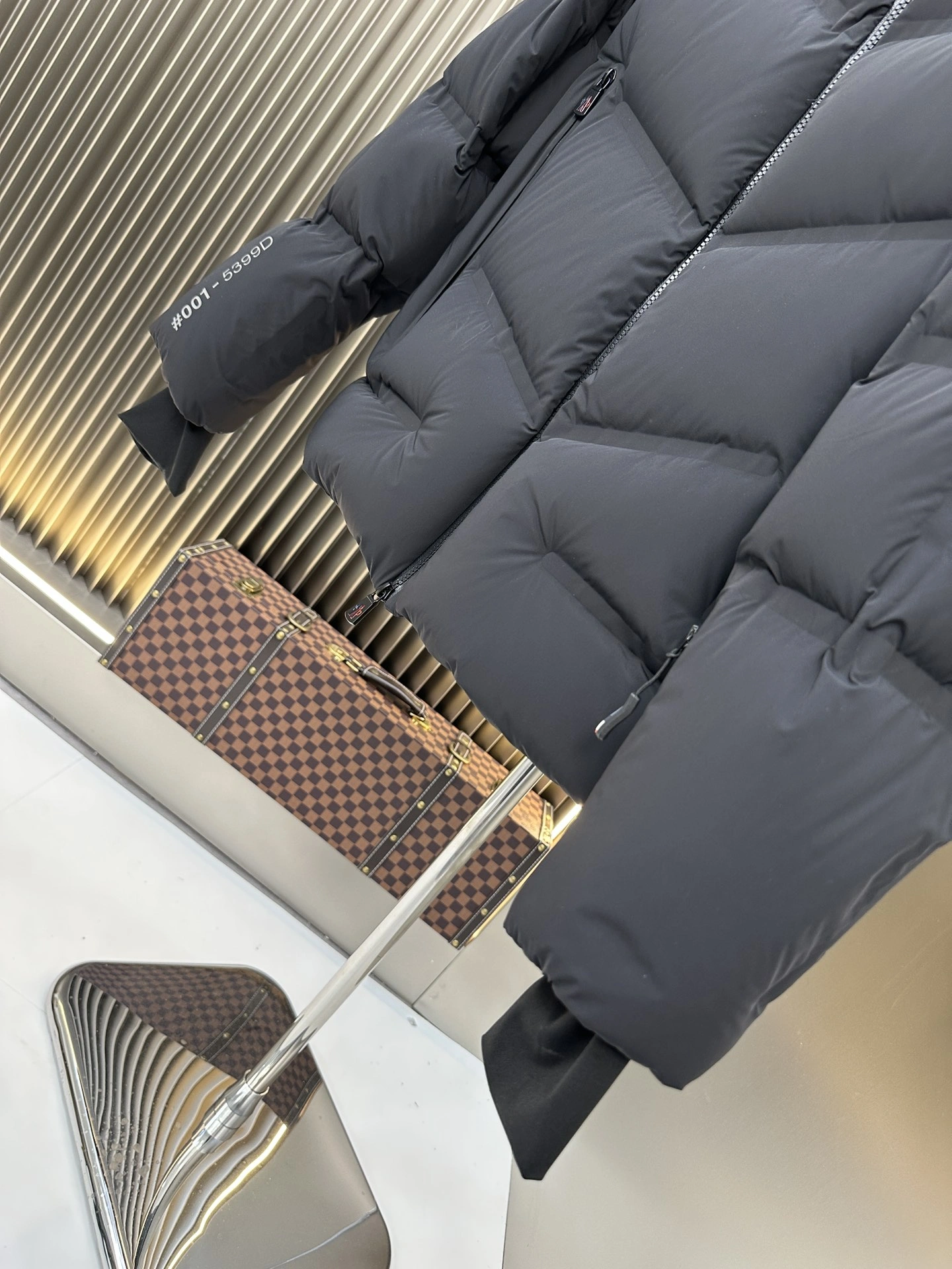 Moncler Down Jackets TravelReady 145317