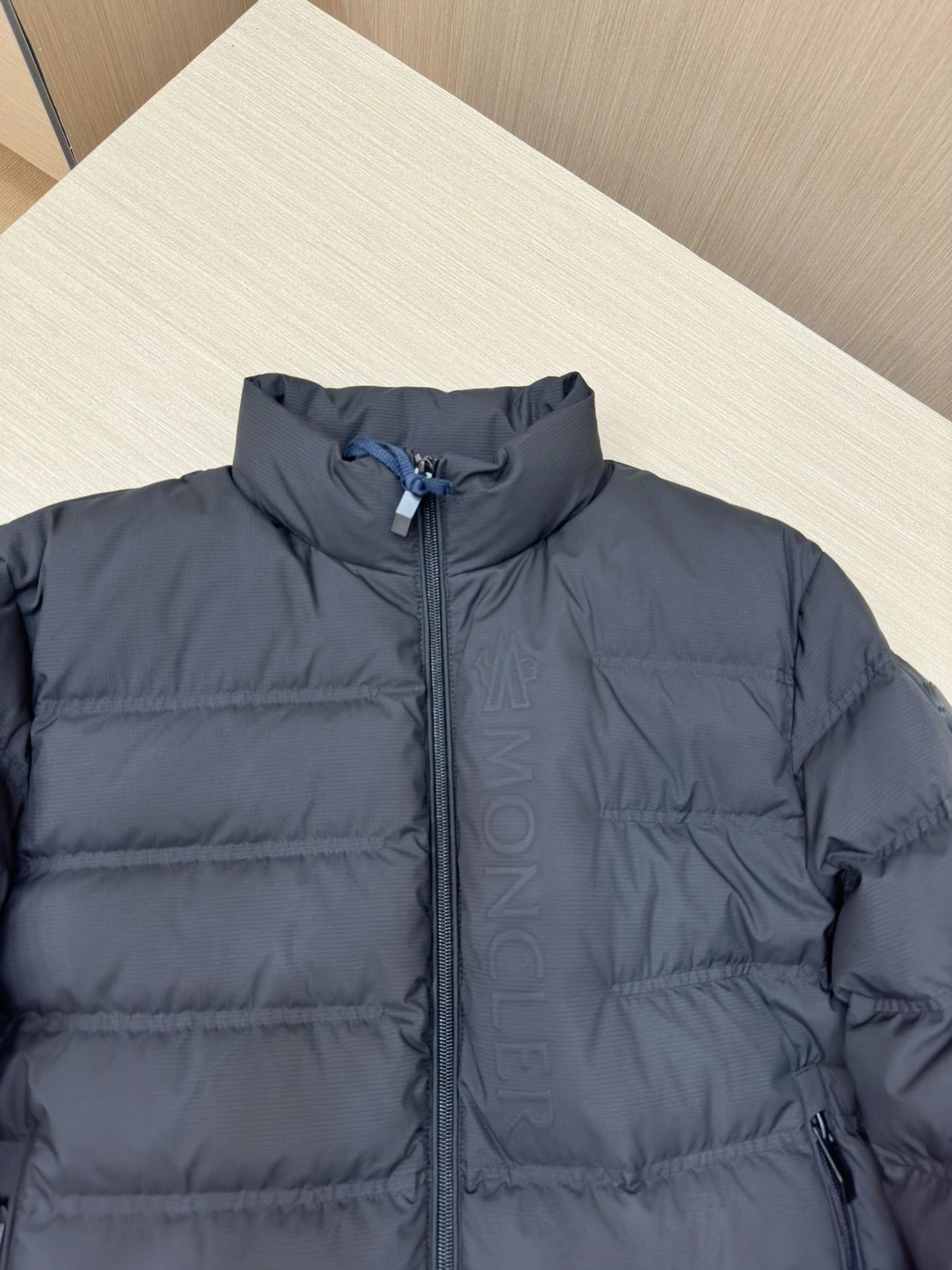 Moncler Down Jackets Sporty 145310