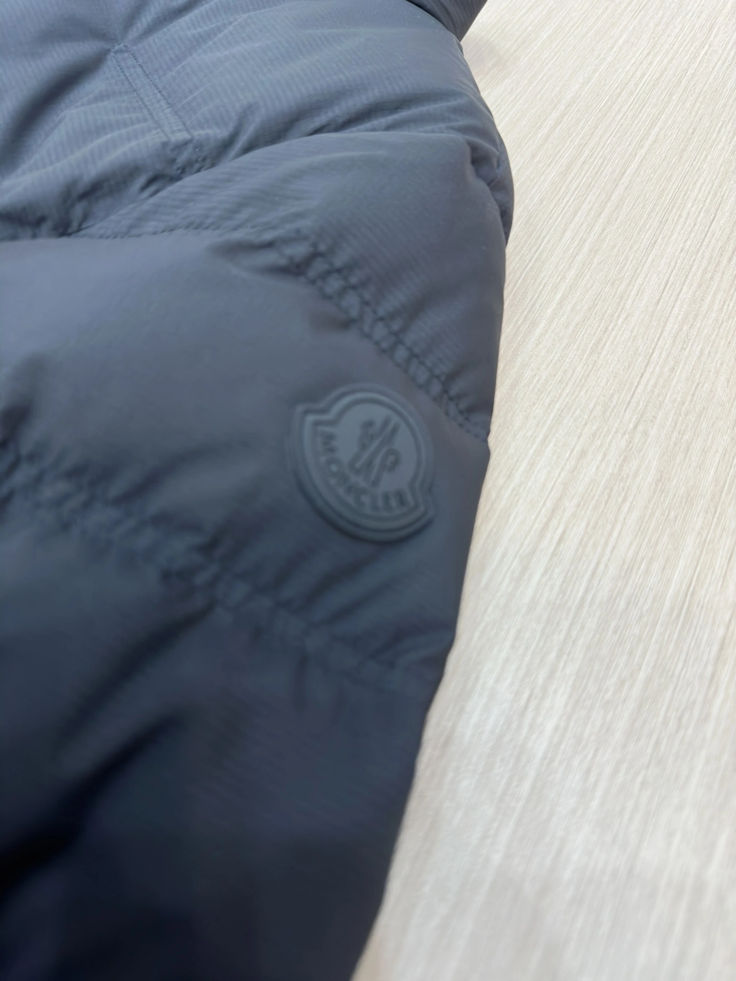 Moncler Down Jackets Sporty 145310