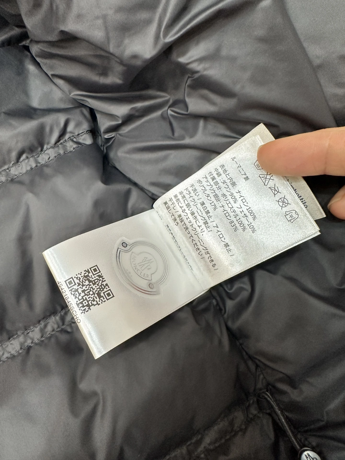 Moncler Down Jackets Sporty 145310