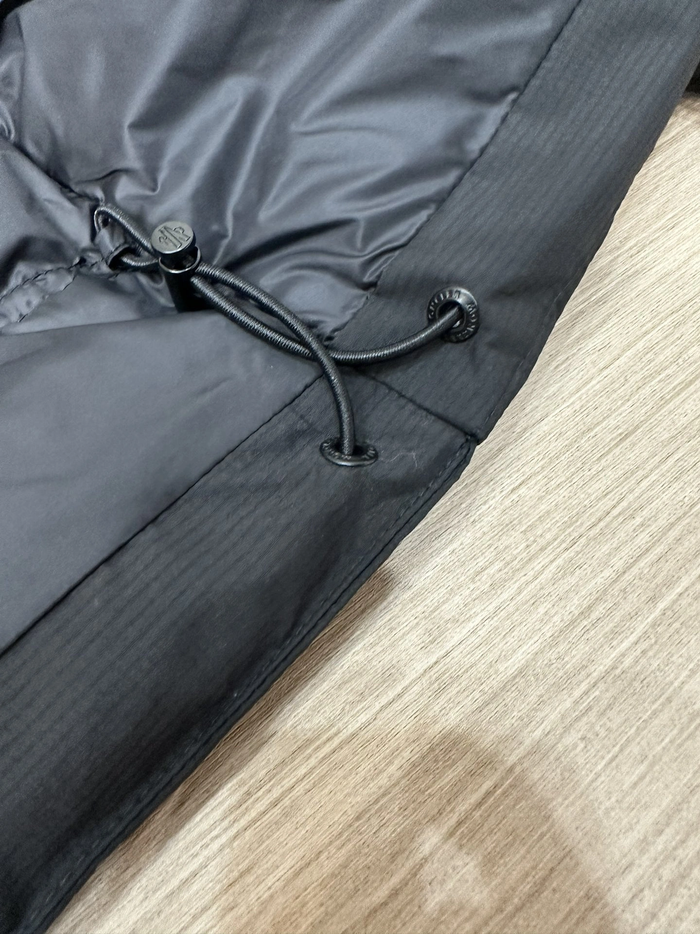Moncler Down Jackets Sporty 145310