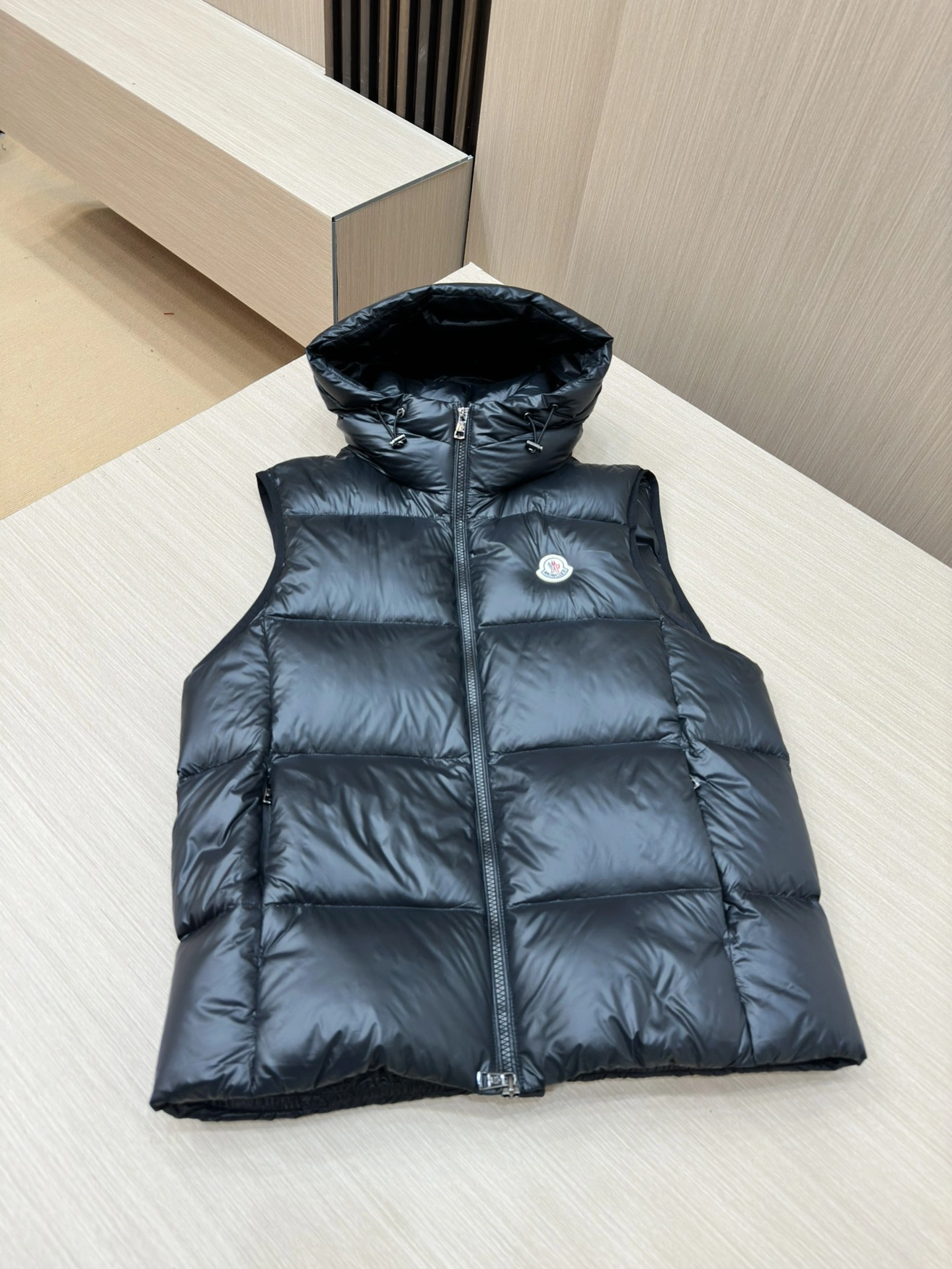 Vibrant Moncler Down Jackets 145311