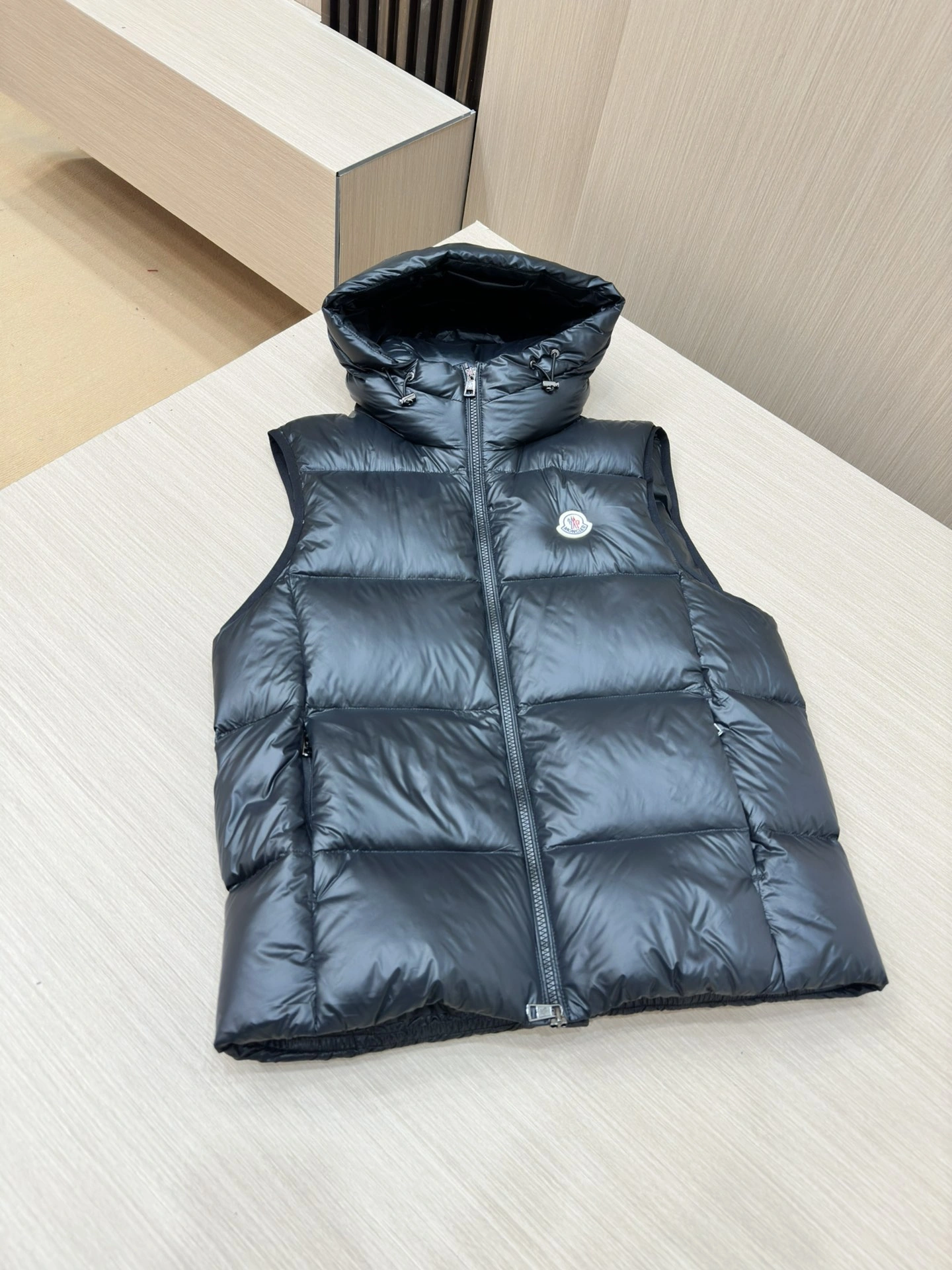 Vibrant Moncler Down Jackets 145311