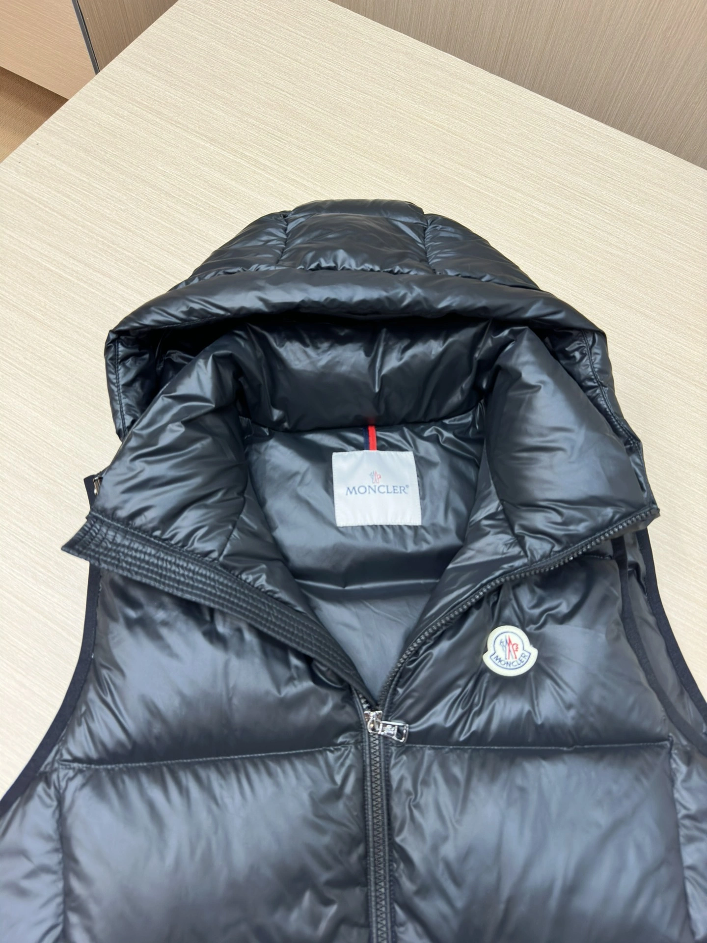 Vibrant Moncler Down Jackets 145311