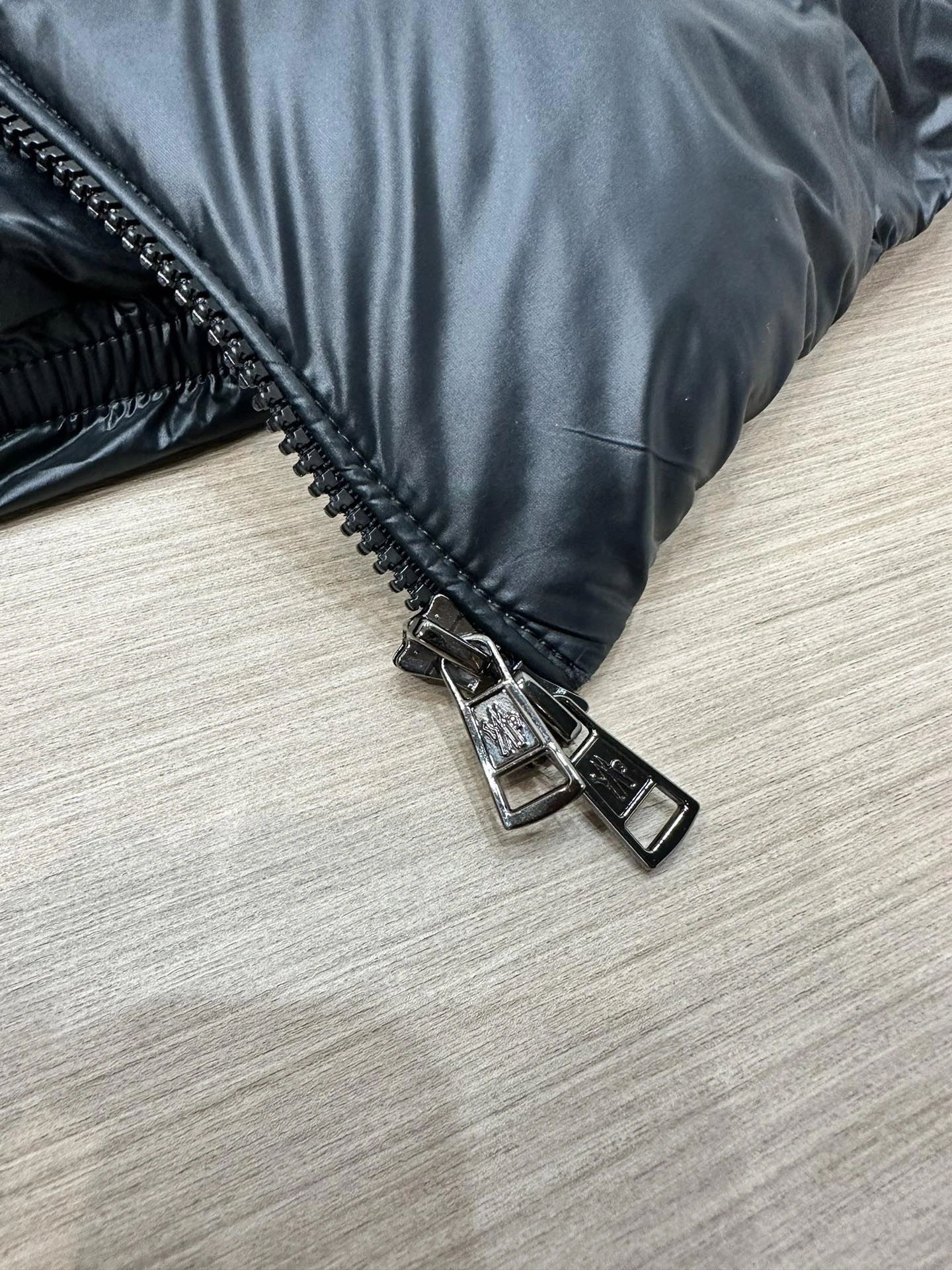 Vibrant Moncler Down Jackets 145311
