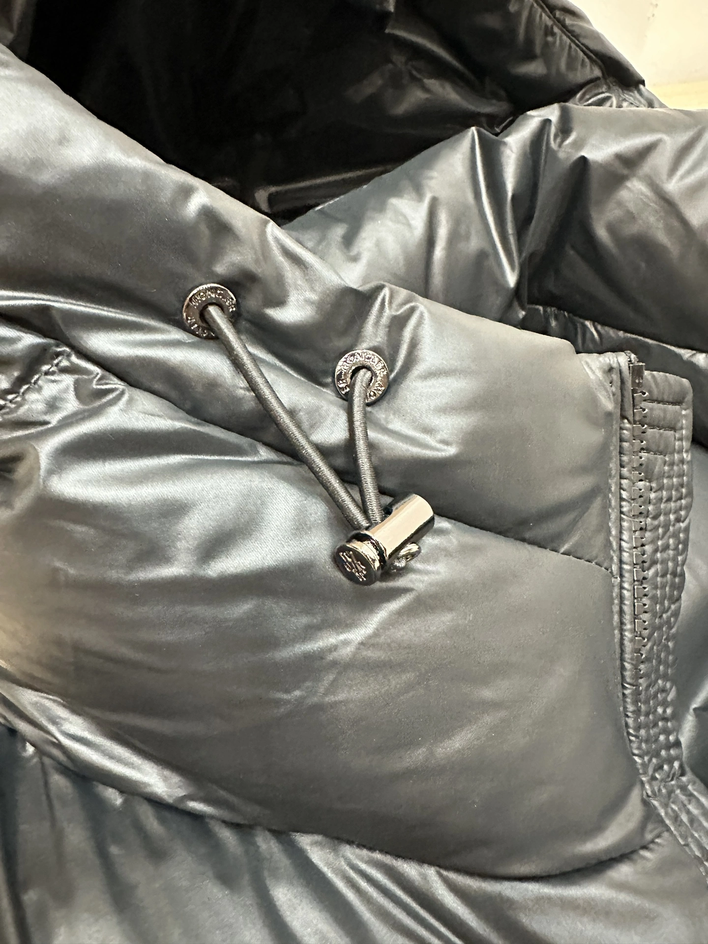 Vibrant Moncler Down Jackets 145311