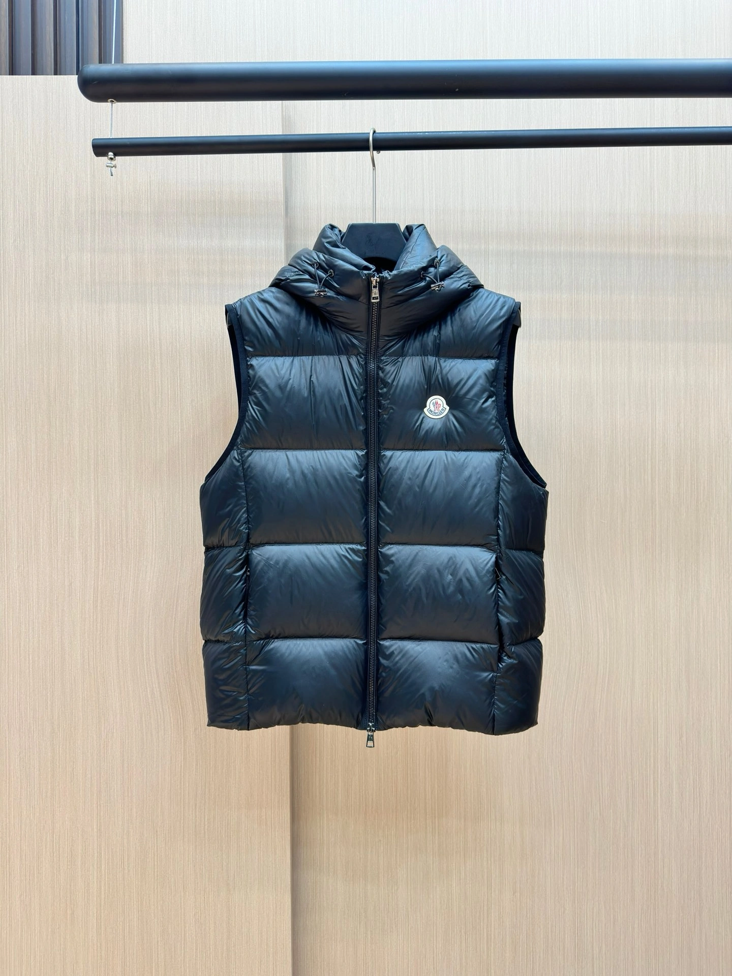 Moncler Down Jackets Sleek 145309
