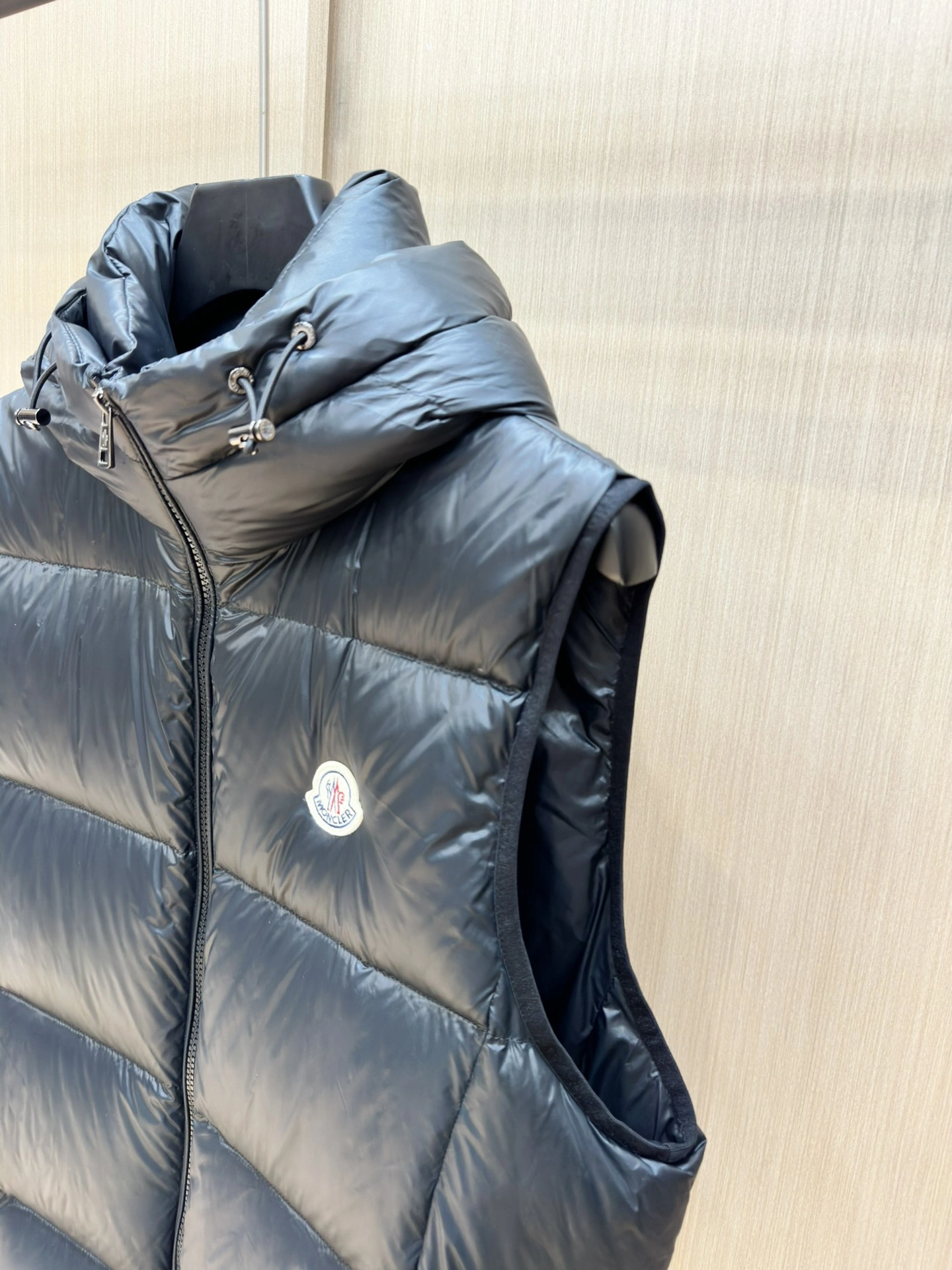 Moncler Down Jackets Sleek 145309