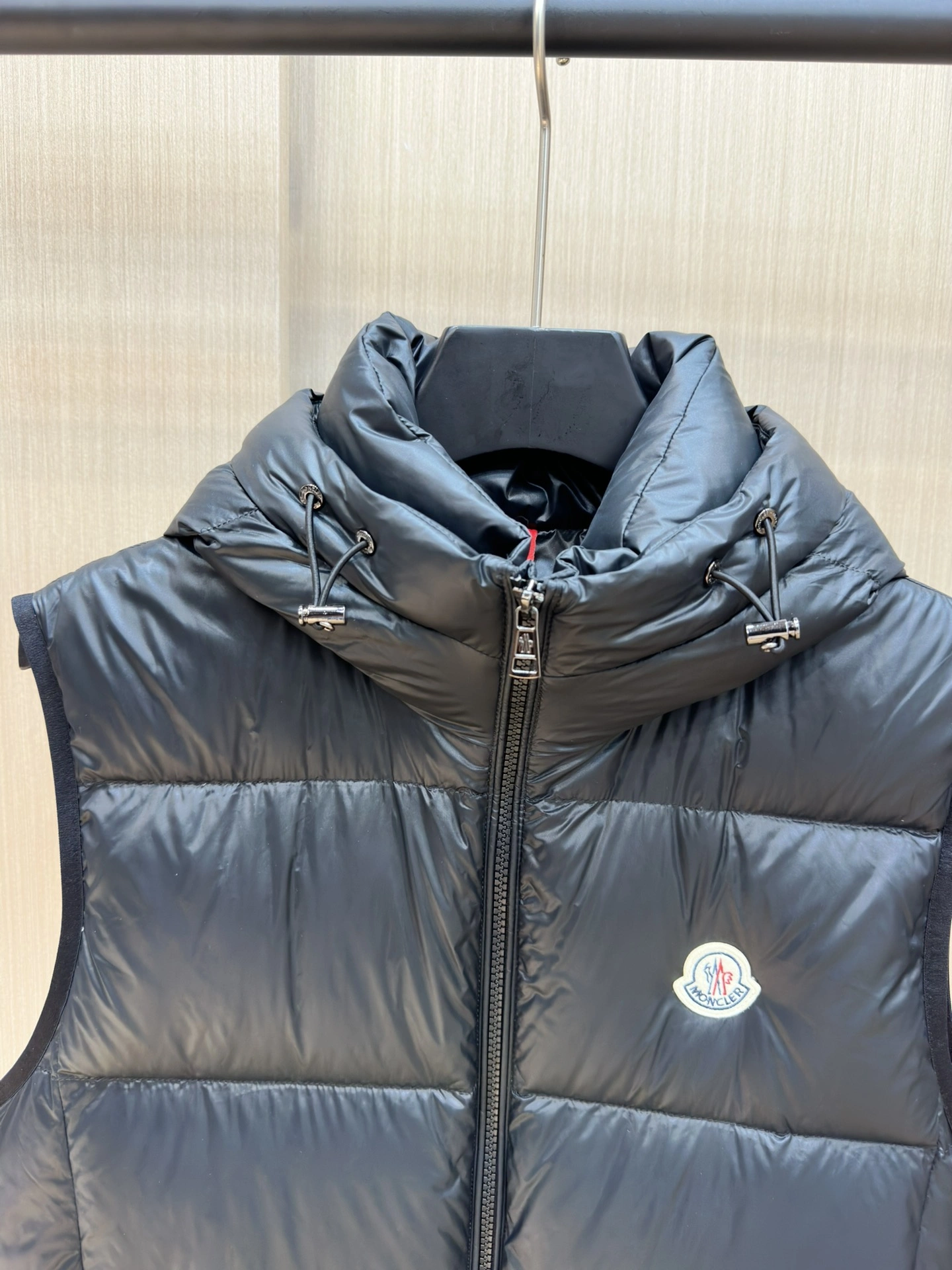 Moncler Down Jackets Sleek 145309