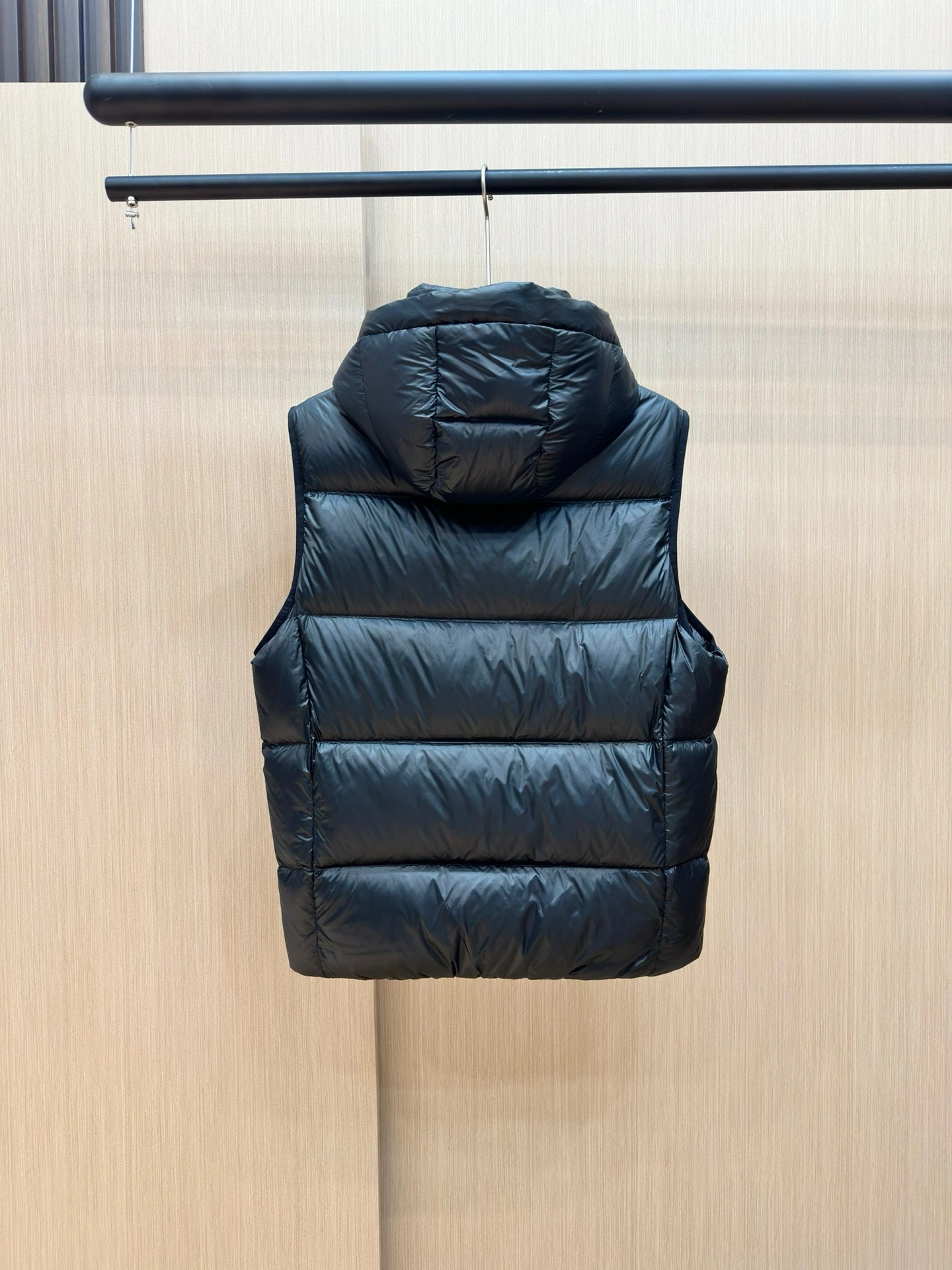 Moncler Down Jackets Sleek 145309
