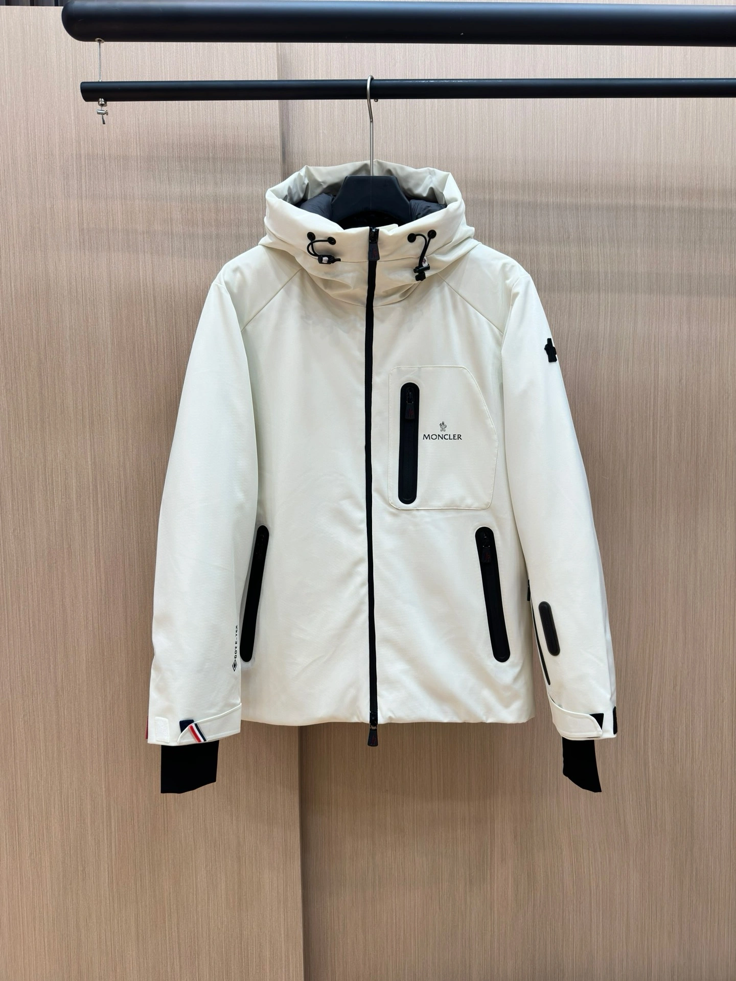 Moncler Down Jackets Chic 145308